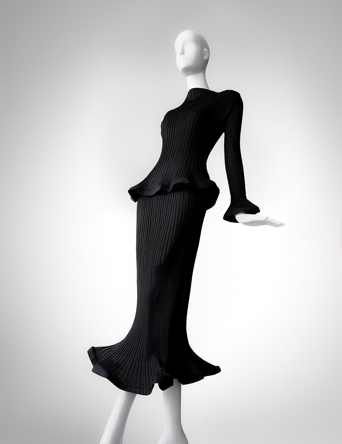 Black ISSEY MIYAKE Dramatic Sculptural Ensemble Top Skirt Avant-garde Pleats Please