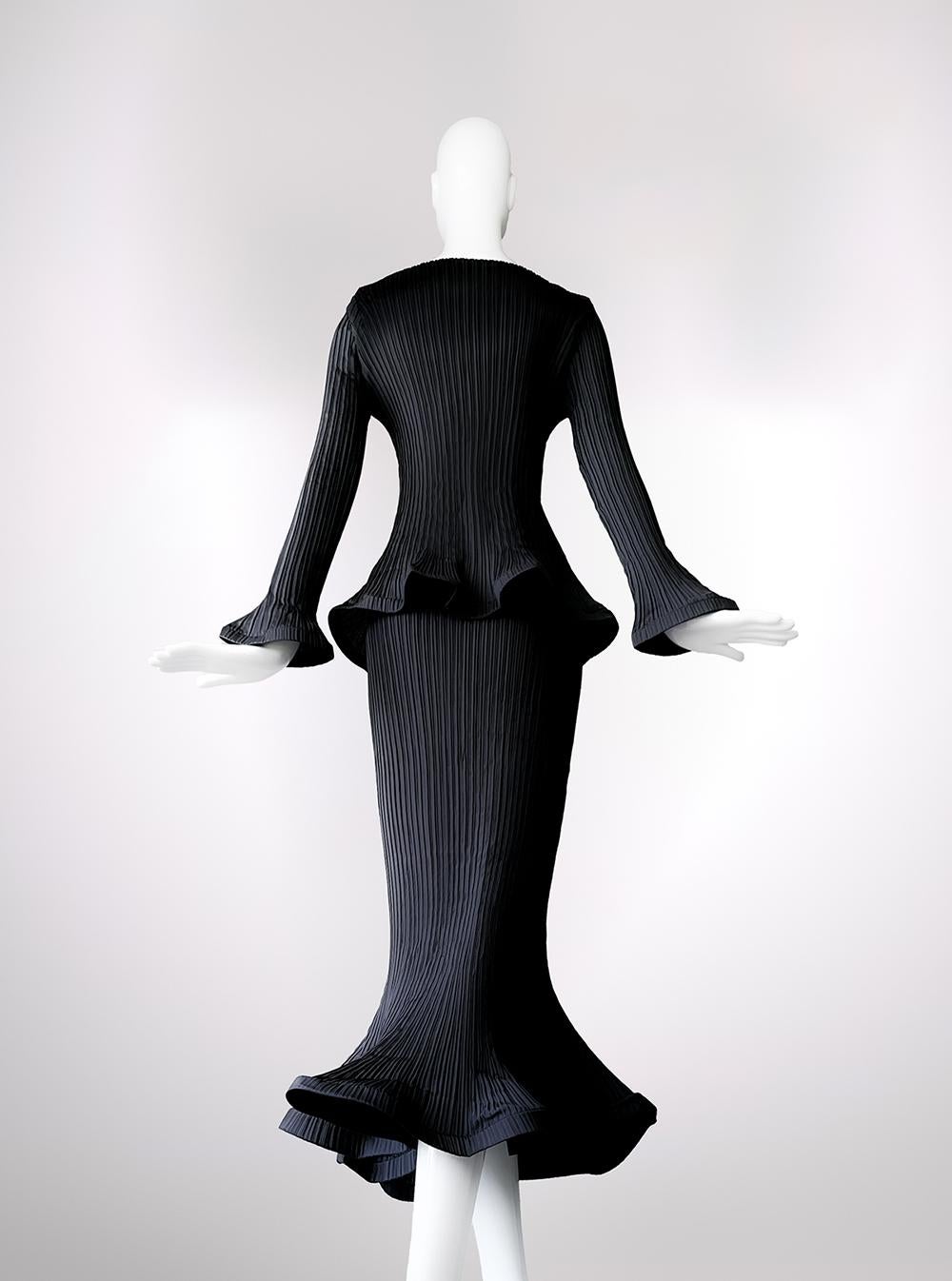 Women's ISSEY MIYAKE Dramatic Sculptural Ensemble Top Skirt Avant-garde Pleats Please