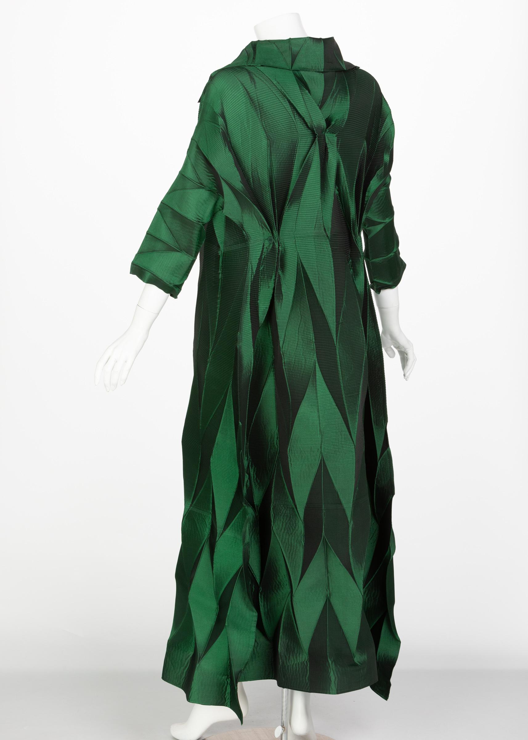 Issey Miyake Emerald Green Runway Dress Spring 2008 In Excellent Condition In Boca Raton, FL
