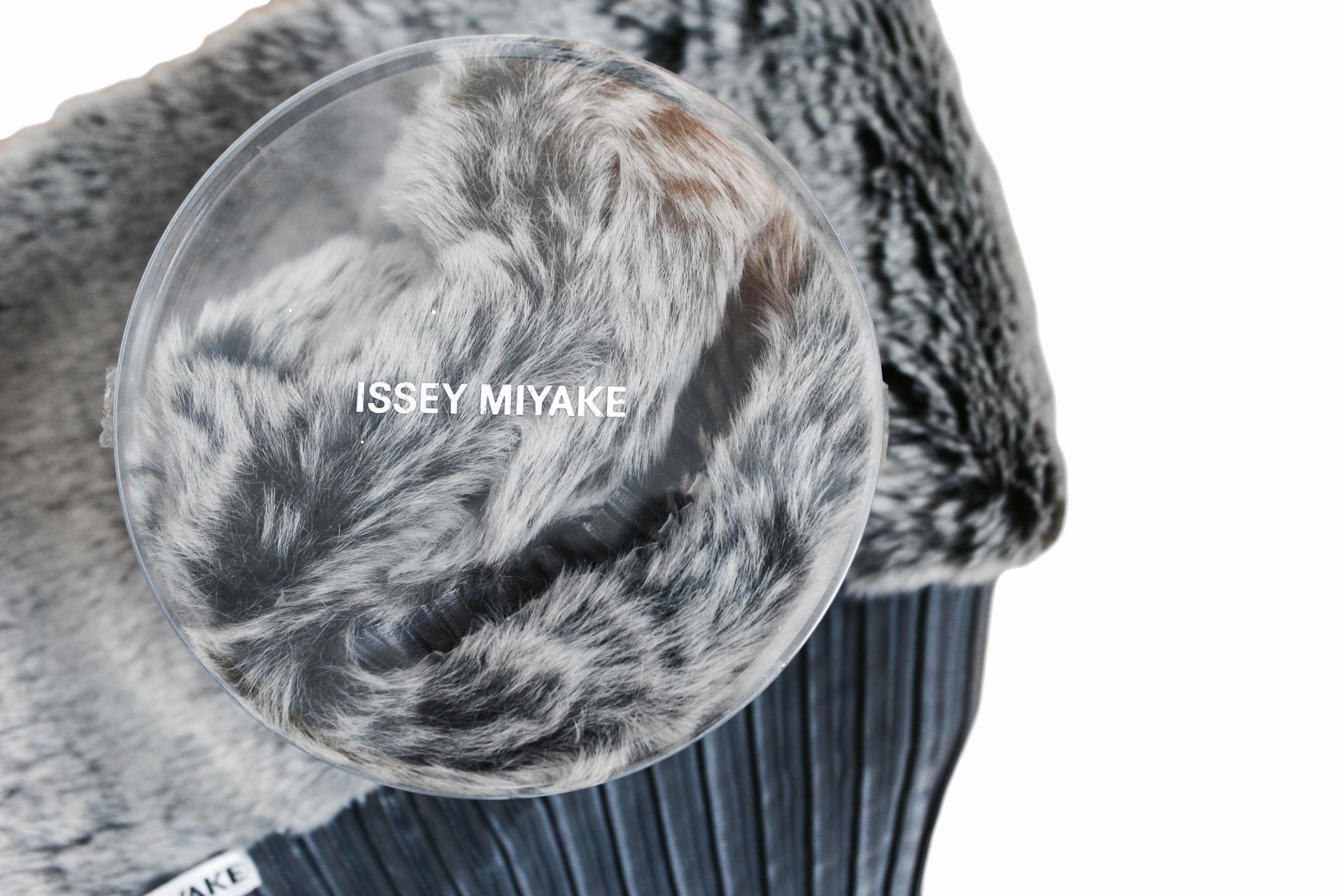 Issey Miyake Faux Fur Pleats Please Cowl and Wrist Cuff Accessories  For Sale 9