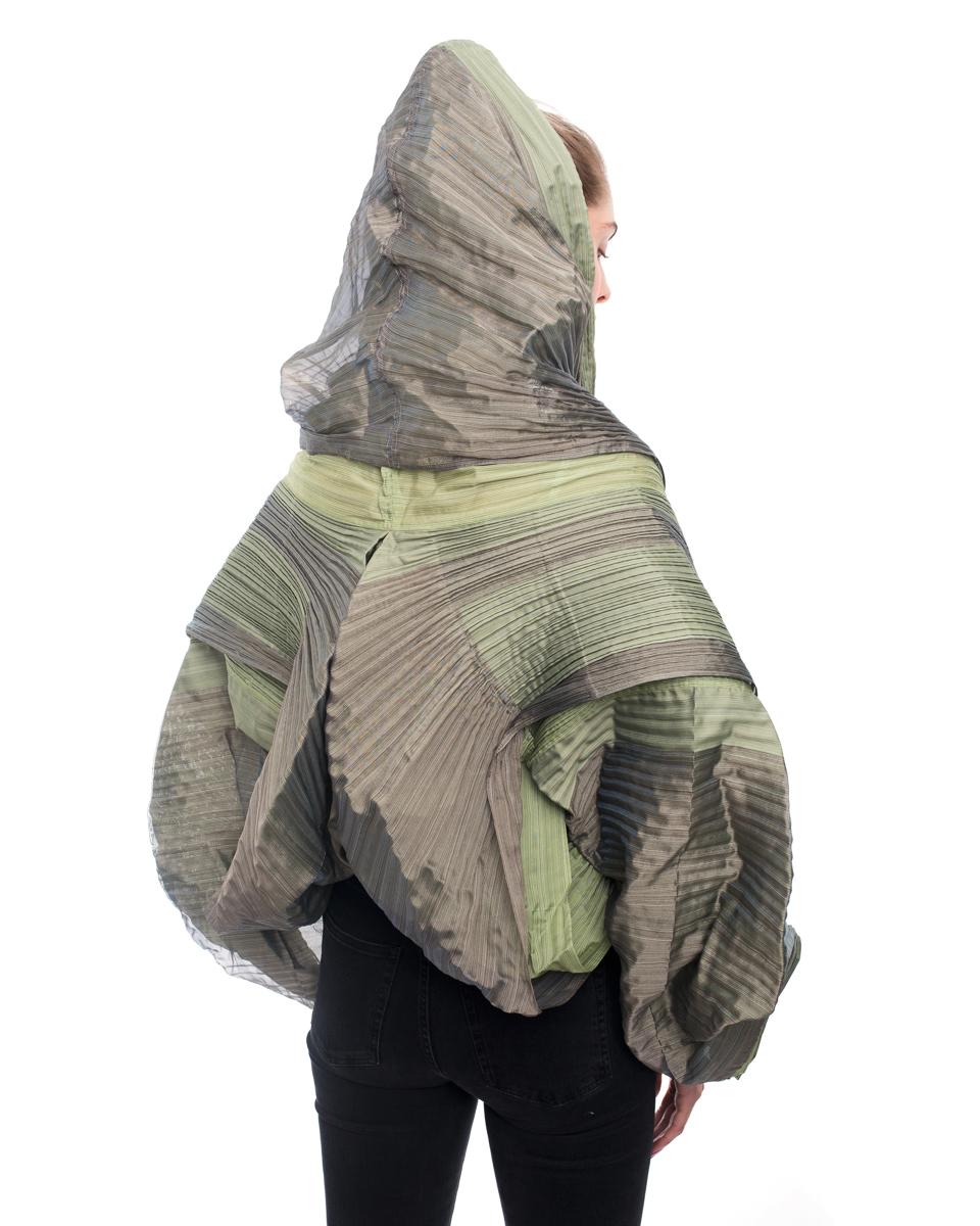 Issey Miyake Fete A Poc Green Avant Garde Architectural Pleat Crop Jacket In Excellent Condition In Toronto, ON