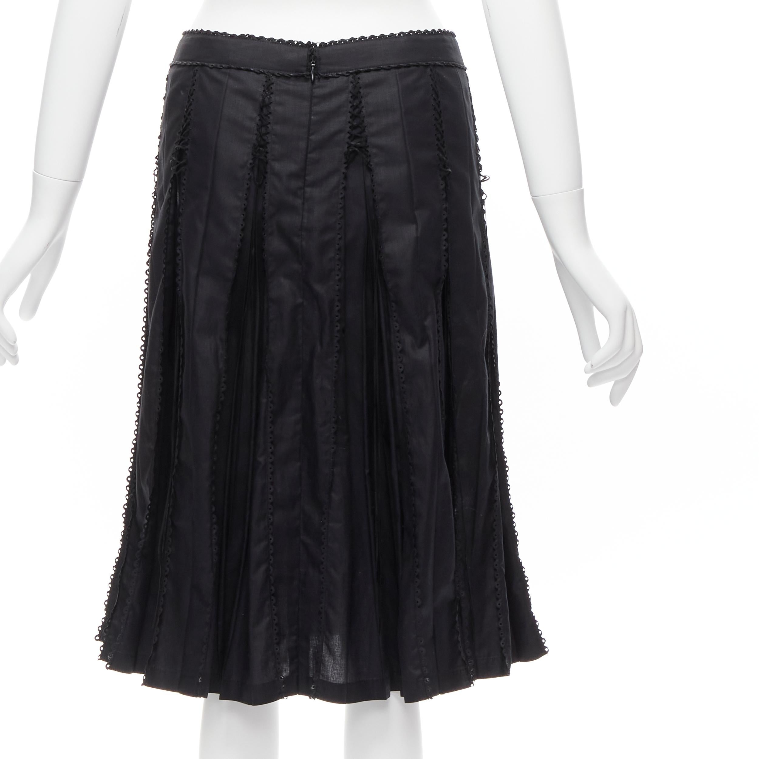 ISSEY MIYAKE FETE noir dentelle plis creux jupe évasée au genou JP2 M en vente 1