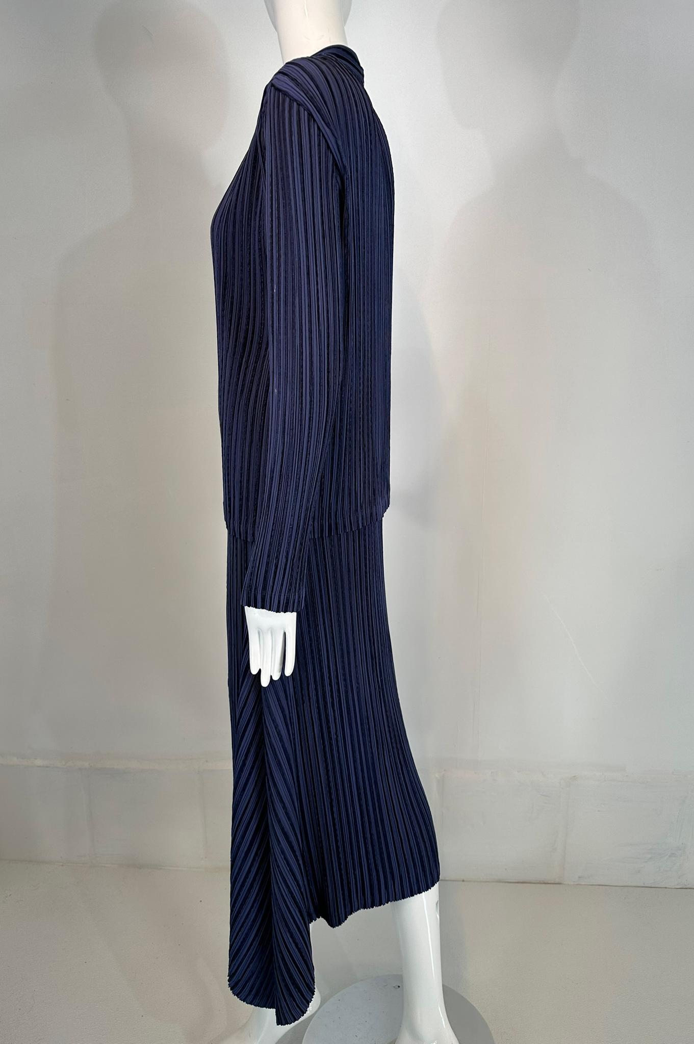 Issey Miyake Fete Blaues plissiertes Set aus Jacke & Rock im Angebot 6