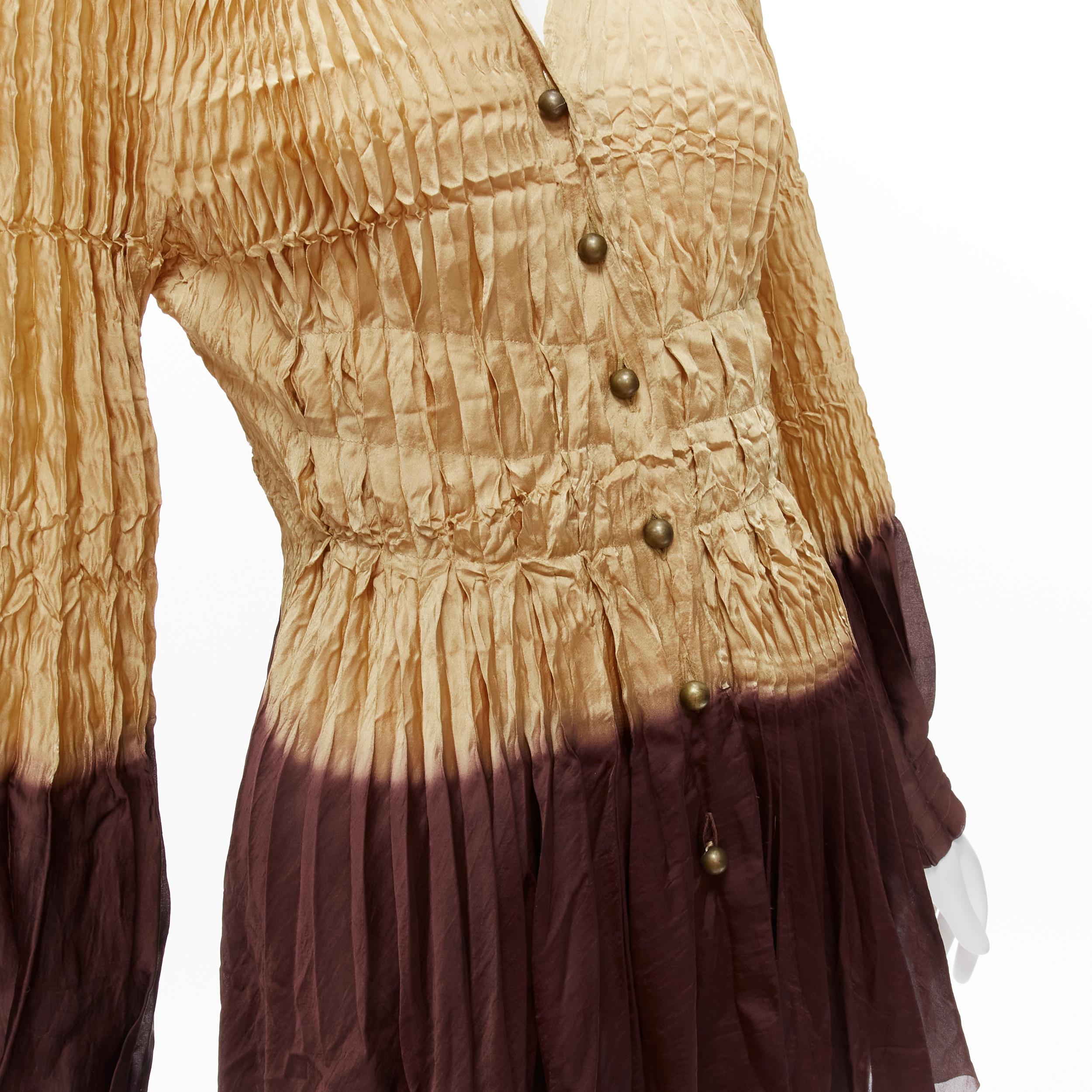 ISSEY MIYAKE FETE brown khaki tie dye pleated bishop sleeve button tunic top JP2 M
Reference: TGAS/D00007
Brand: Issey Miyake
Material: Polyester
Color: Brown, Beige
Pattern: Tie Dye
Closure: Button
Extra Details: Metal ball shaped buttons.
Made in:
