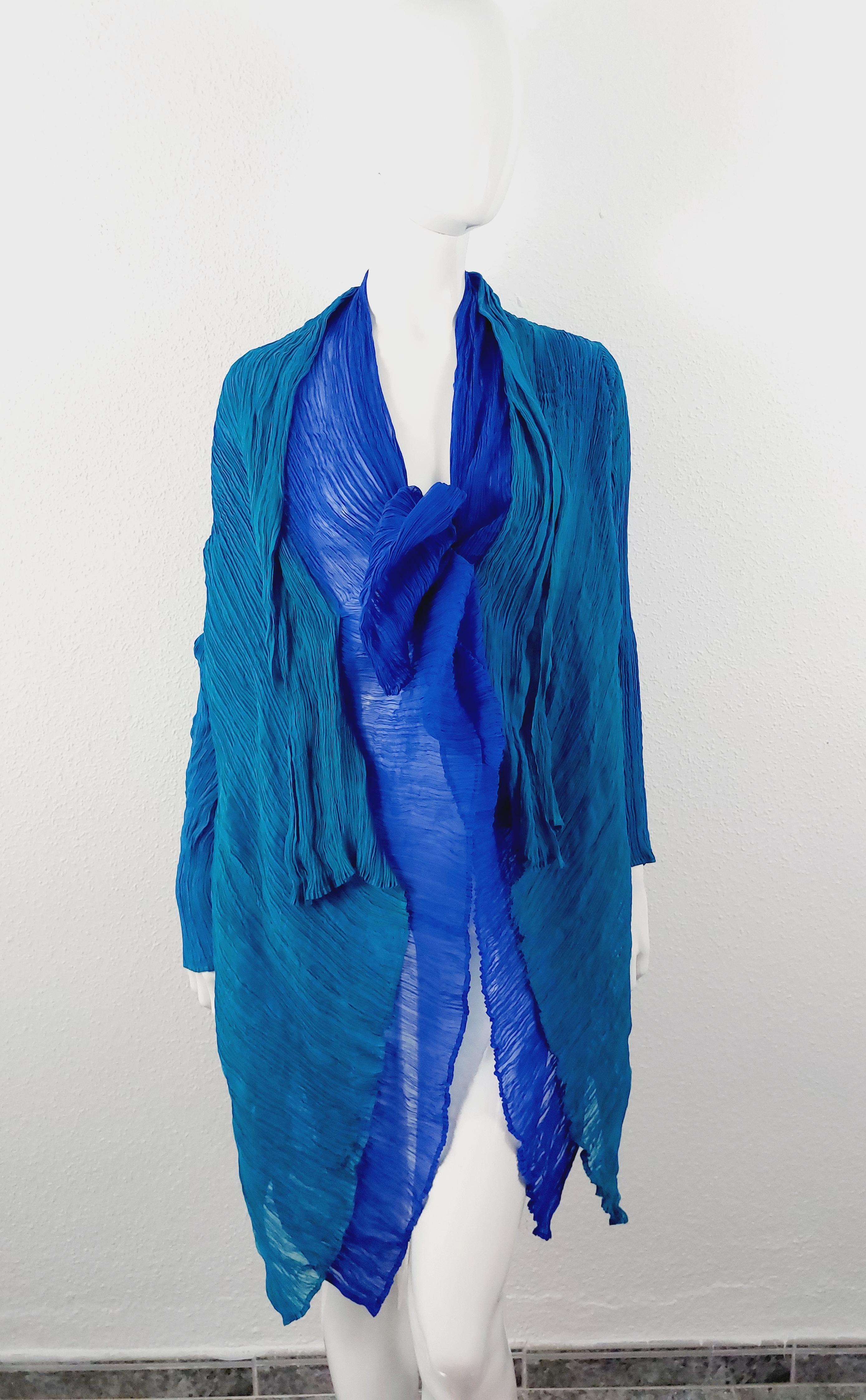Issey Miyake Féte Fete Bicolor Blue Asymmetric Pleated Kimono Cape Jaced Dress For Sale 1