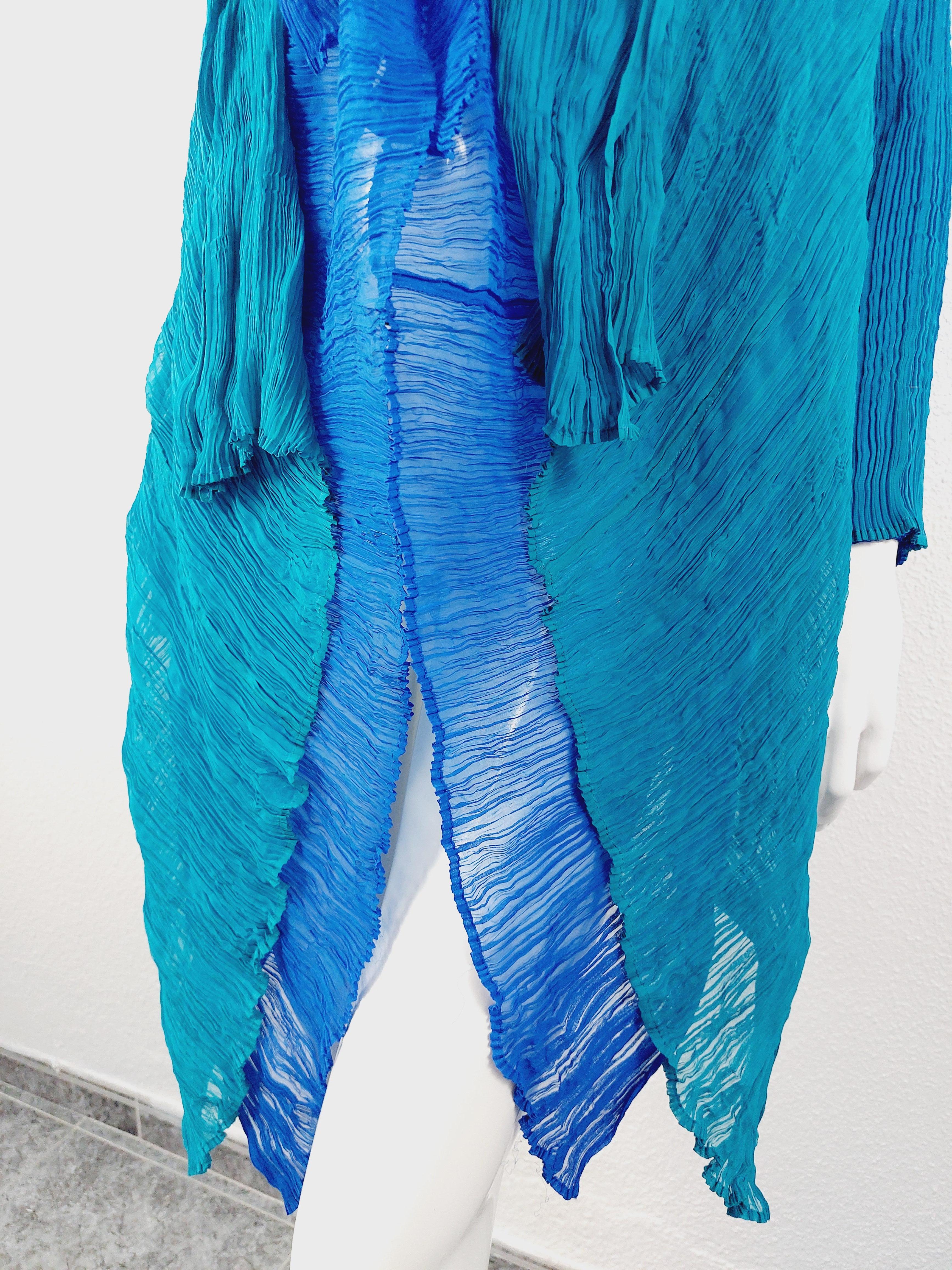 Issey Miyake Féte Fete Bicolor Blue Asymmetric Pleated Kimono Cape Jaced Dress For Sale 3