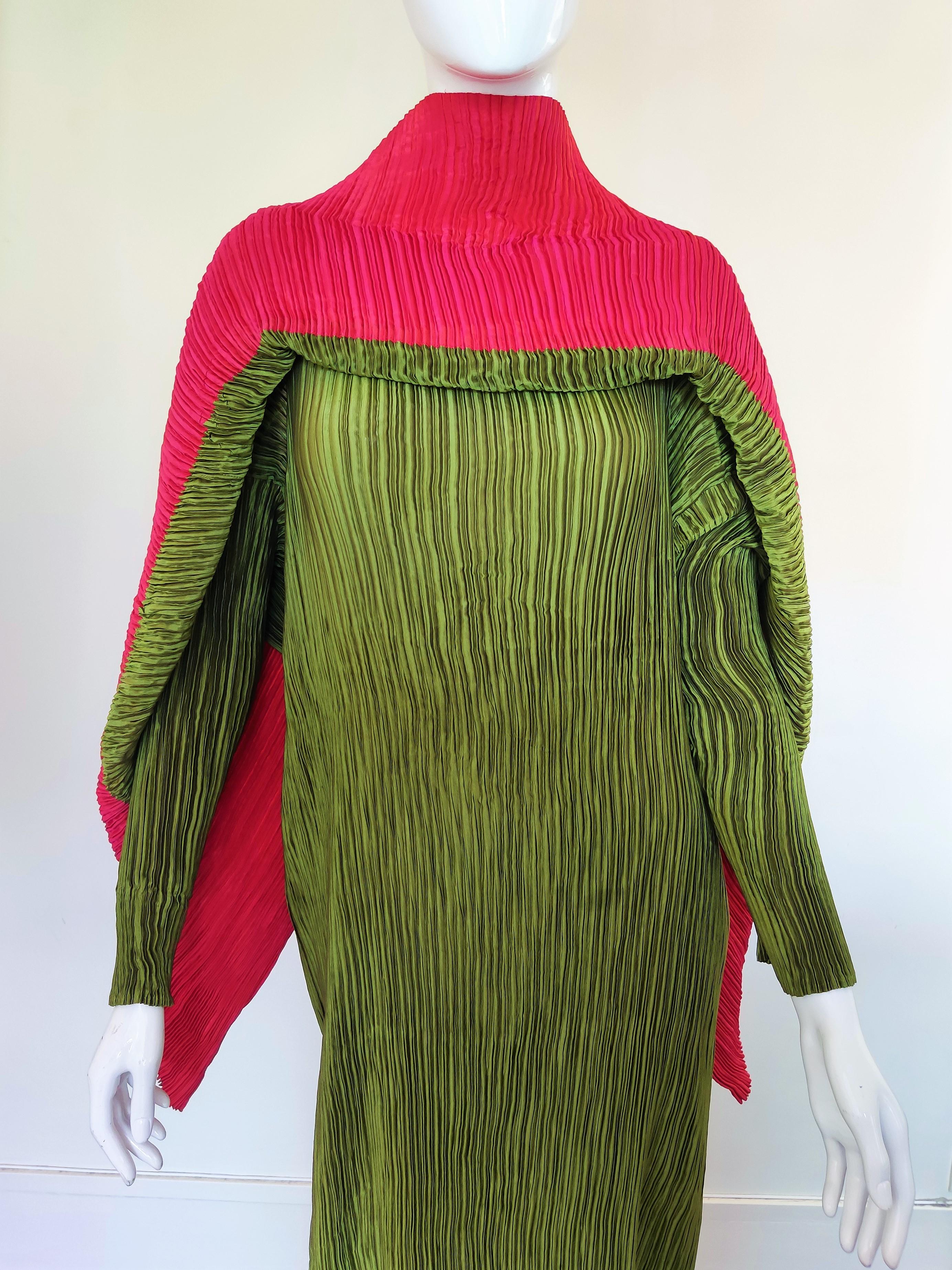 Issey Miyake Gown Couture Huge Collar Runway 80s Evening Pleated Maxi Dress In Excellent Condition In PARIS, FR