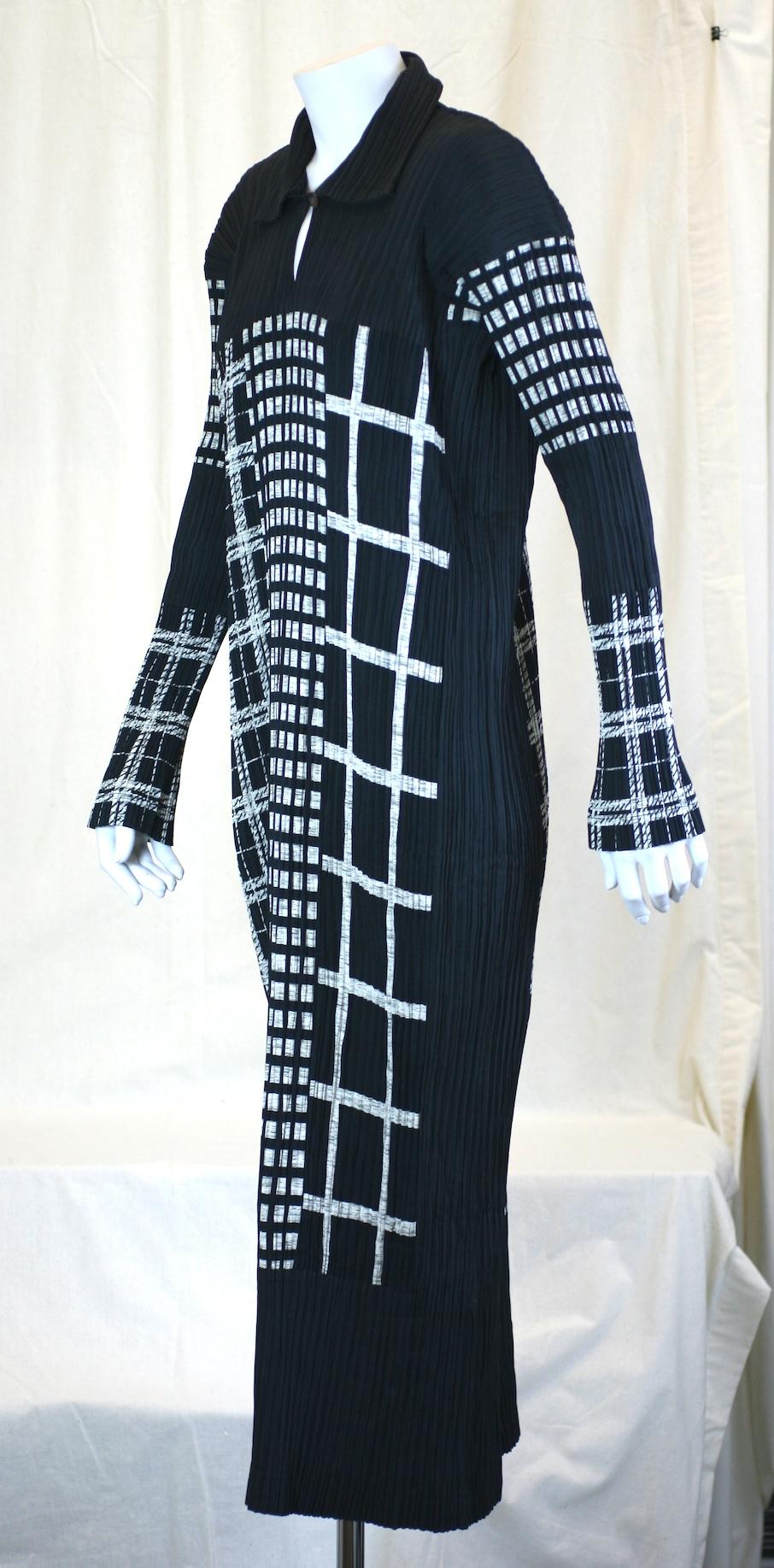Issey Miyake Graphic Black White Pleated Dress In Excellent Condition For Sale In New York, NY
