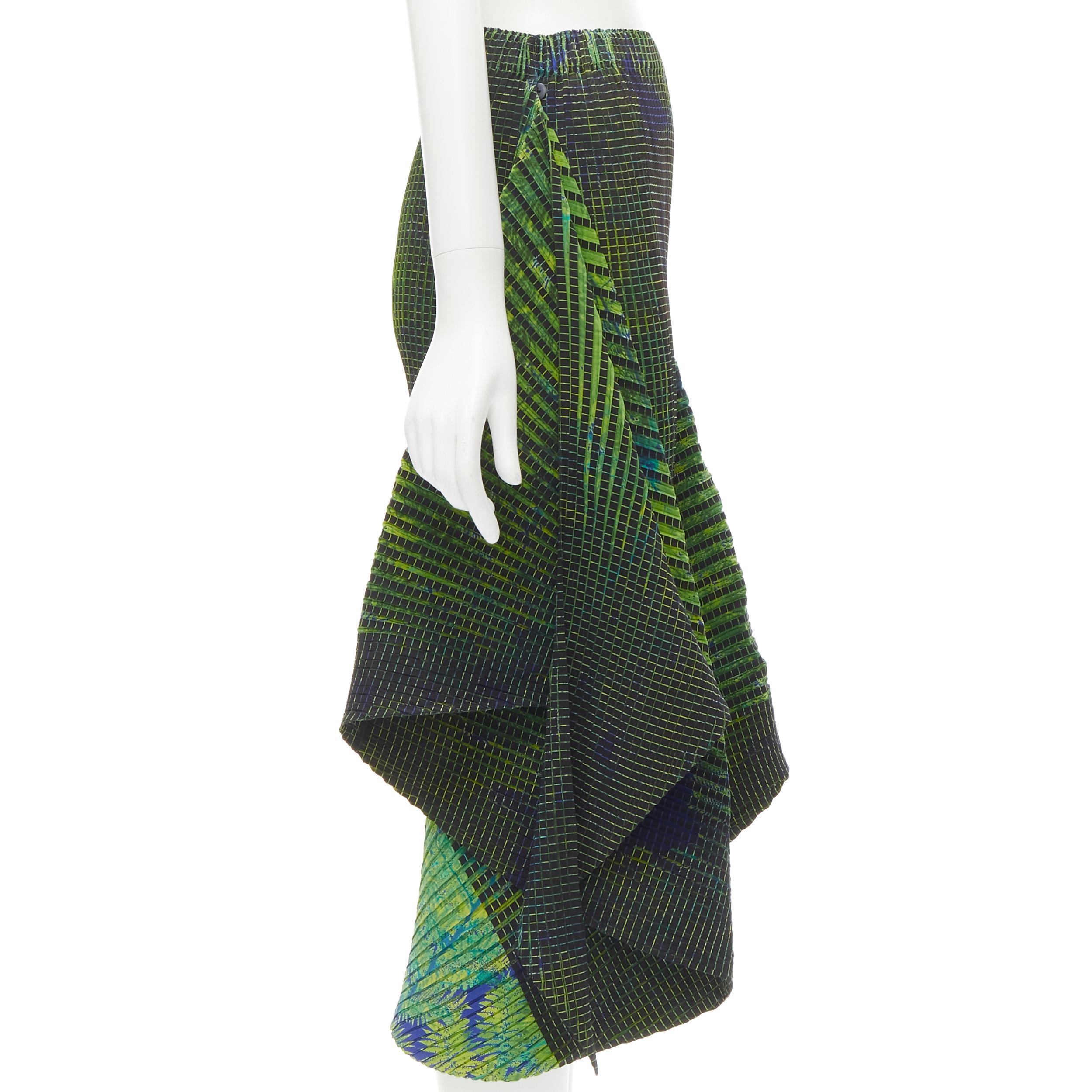 ISSEY MIYAKE Grün-Blaue drapierte Culotte-Shorts mit abstraktem Druck S im Zustand „Hervorragend“ im Angebot in Hong Kong, NT