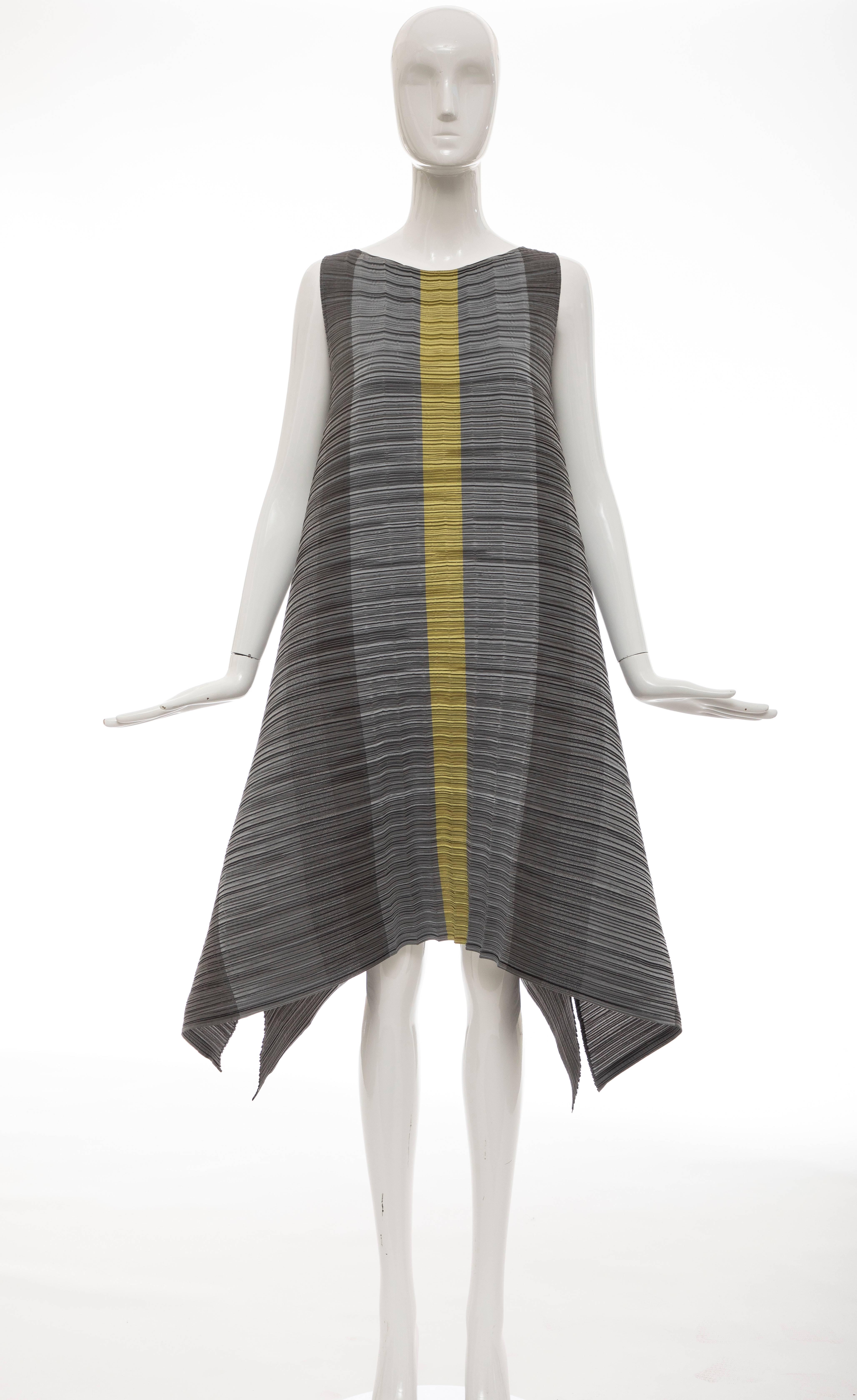 Issey Miyake grey chartreuse sleeveless plisse dress with bateau neck and tonal stitching. 

Japan 2: Medium

Bust: 38, Waist 44, Hip 56, Length 40.5
