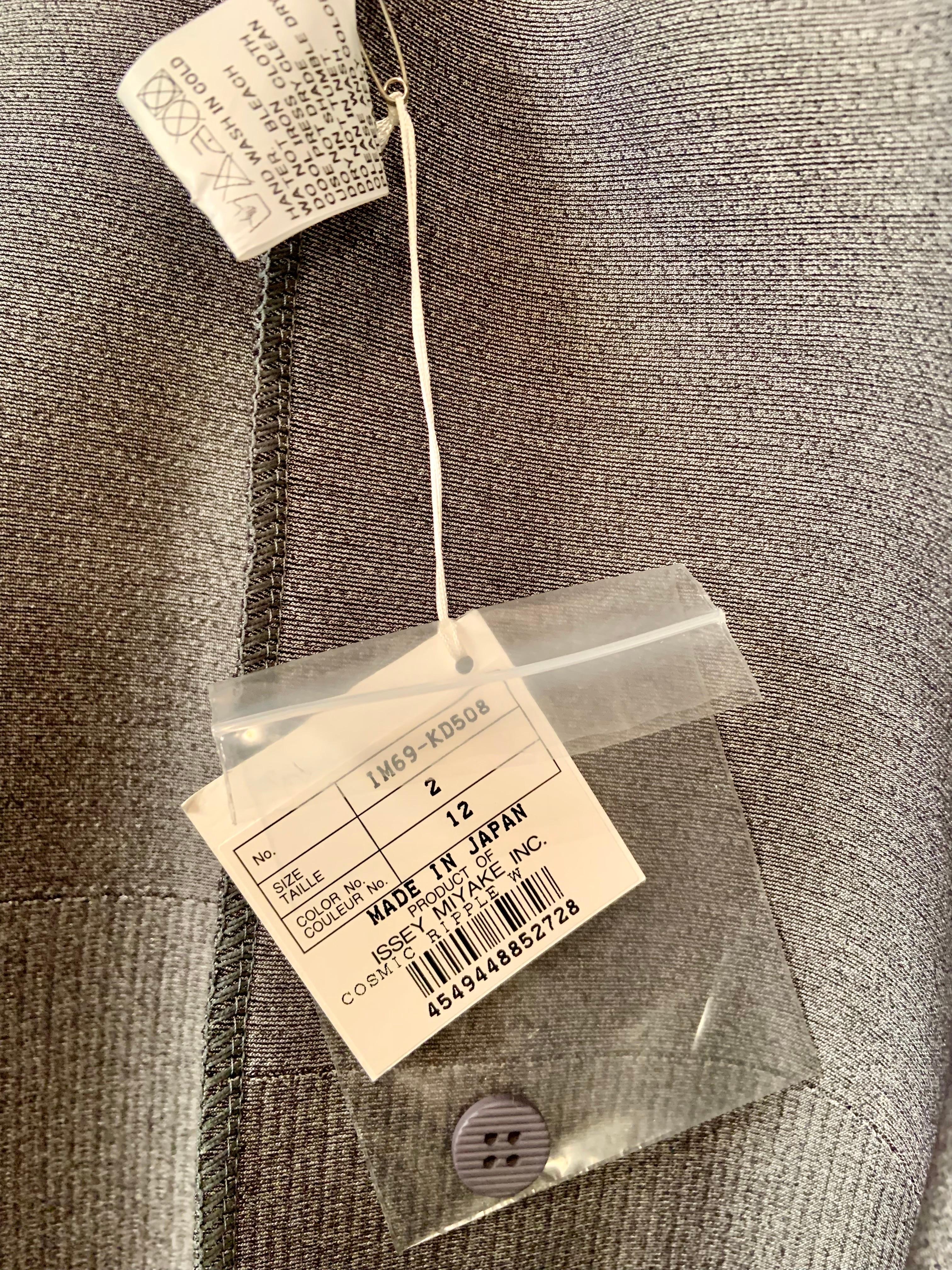 Issey Miyake Cappotto grigio a righe semi trasparente con etichette originali in vendita 6