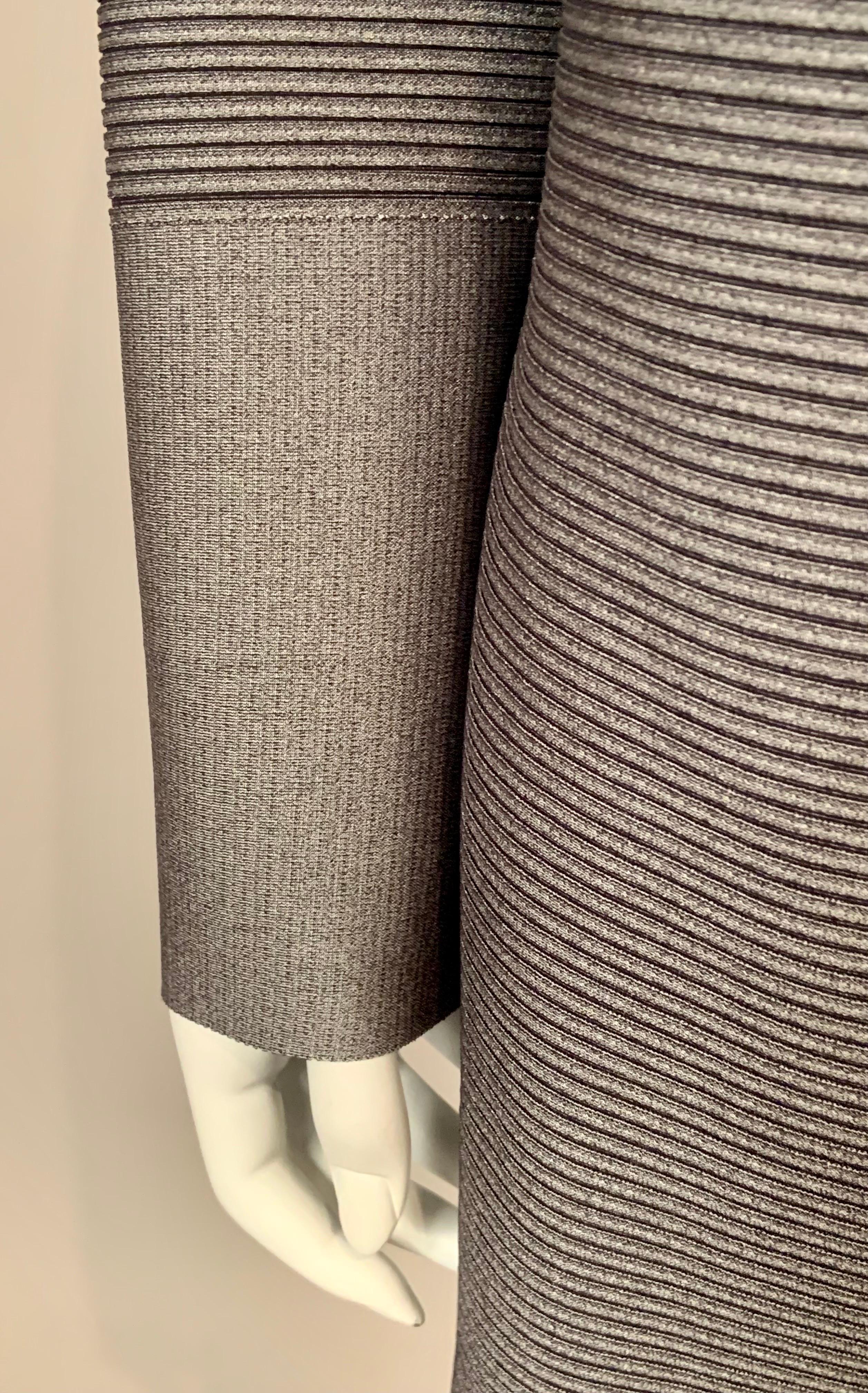 Issey Miyake Cappotto grigio a righe semi trasparente con etichette originali In condizioni Nuovo in vendita a New Hope, PA