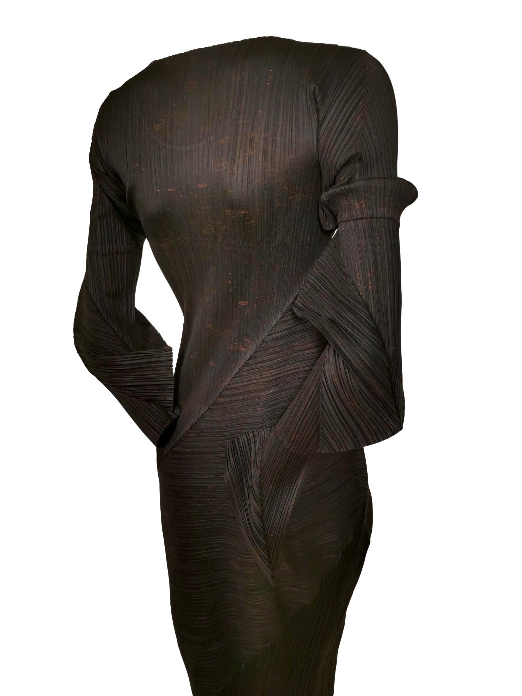 Issey Miyake Guest Artist Cai Guo Qiang Series Number 4 Serpentine Dress In Excellent Condition For Sale In Bath, GB