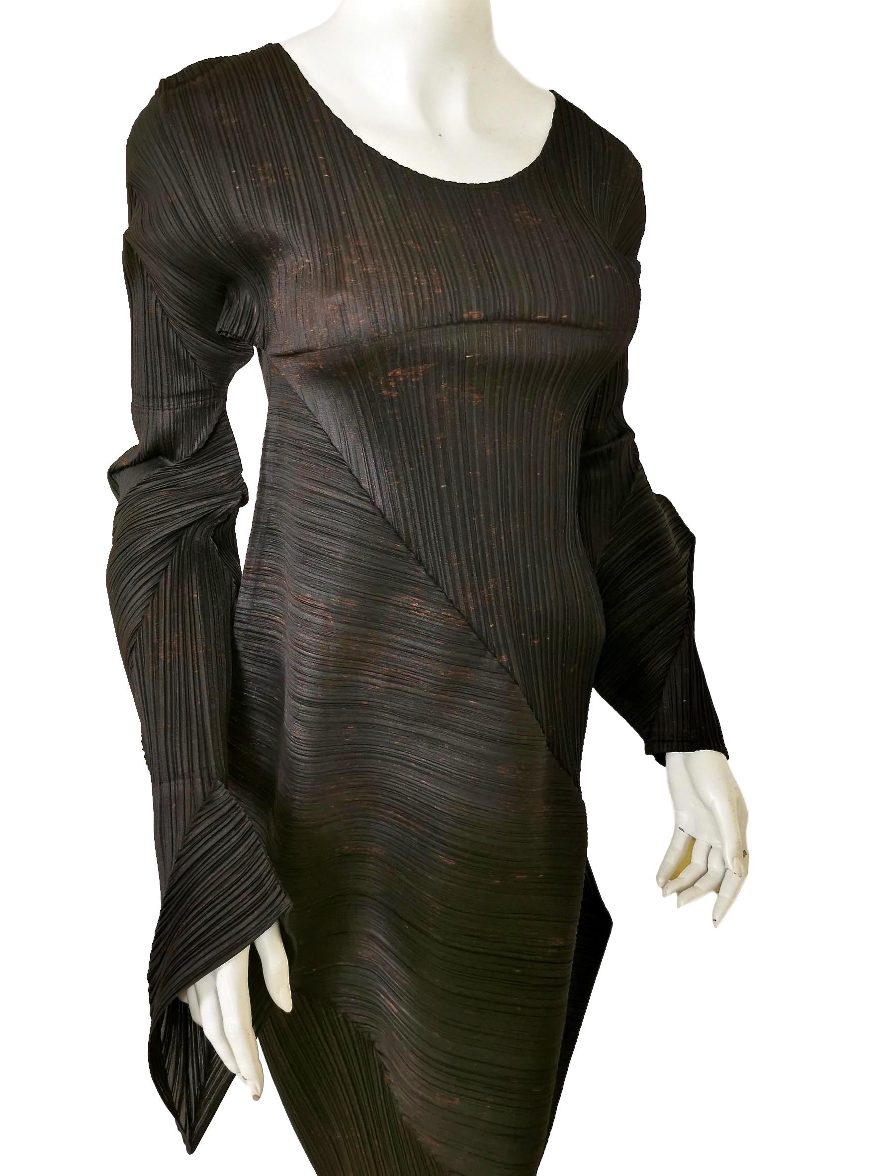 Issey Miyake Guest Artist Cai Guo Qiang Series Number 4 Serpentine Dress For Sale 1