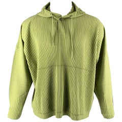 ISSEY MIYAKE HOMME PLISSE Taglia M Pullover con cappuccio in poliestere plissettato color verde acqua.