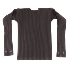 ISSEY MIYAKE HOMME PLISUE dark grey pleated Little T-shirt crossbody bag
