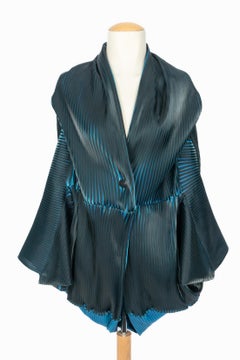 Abrigo irisado Issey Miyake