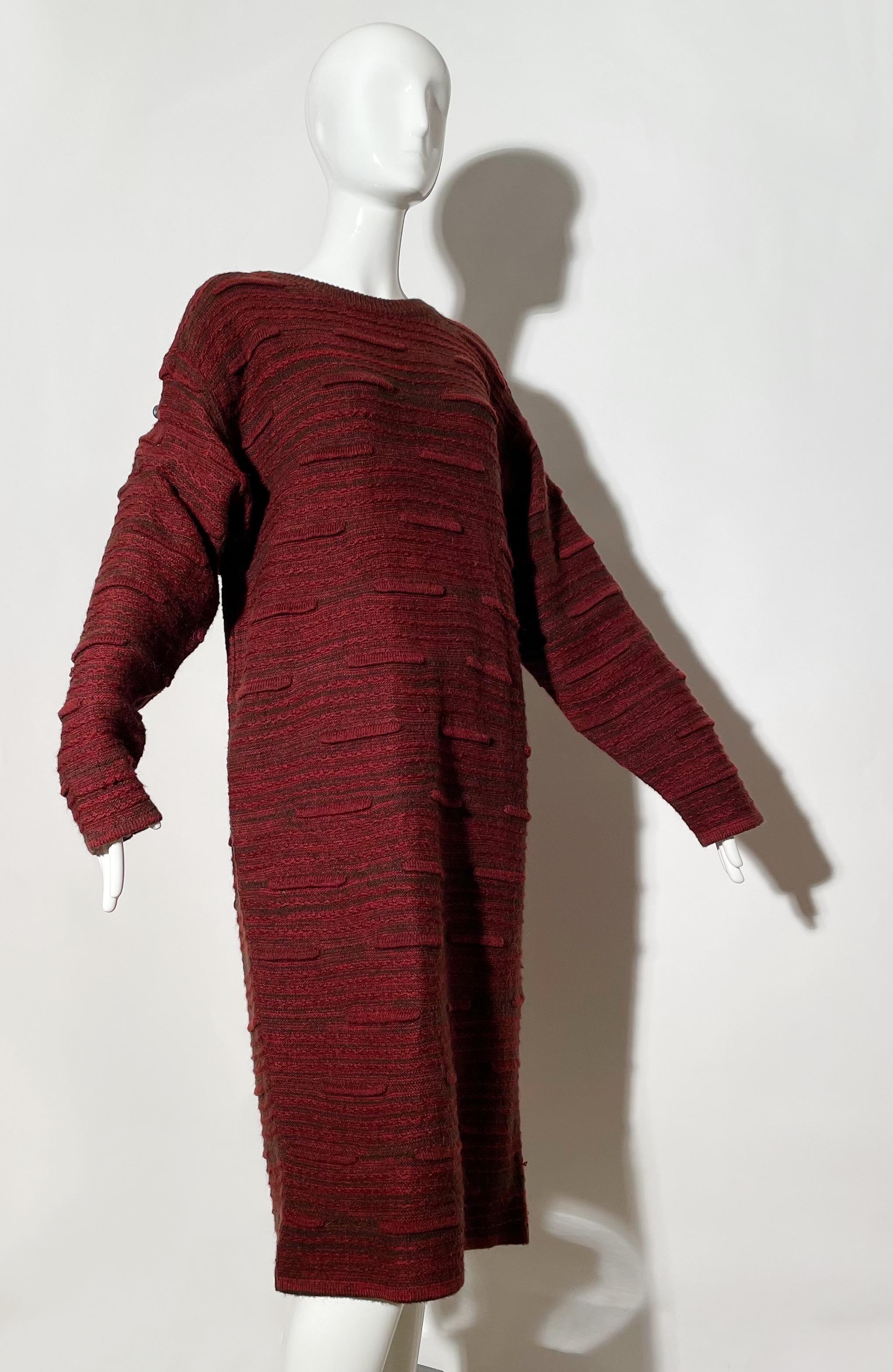 Issey Miyake Pulloverkleid aus Strick  Damen im Angebot