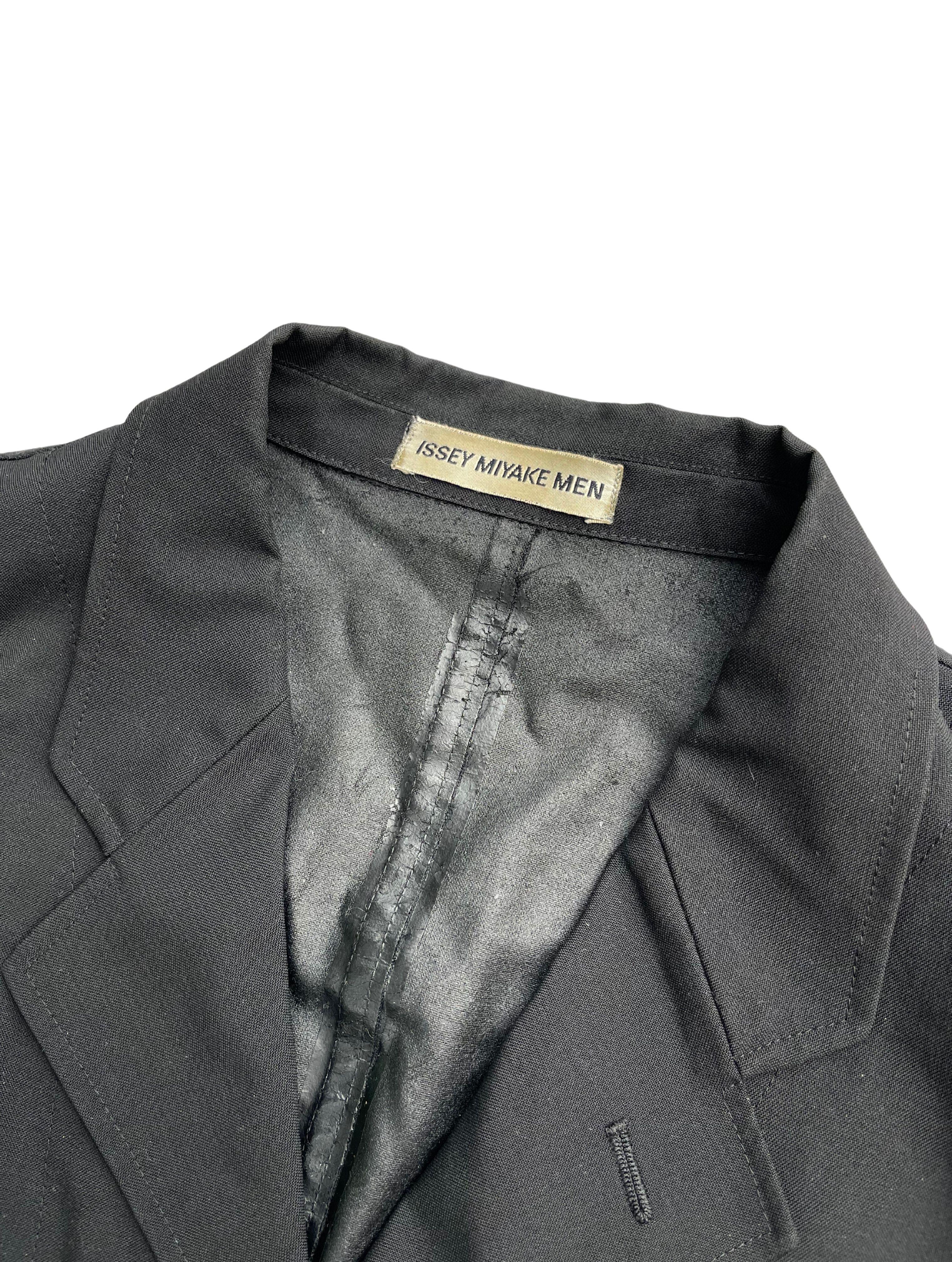 Giacca vintage Issey Miyake, linea maschile 

Taglia indicata sull'etichetta: Media

Condizioni: 7/10

Non esitare a mandarmi un messaggio per qualsiasi domanda relativa alle richieste di informazioni.
