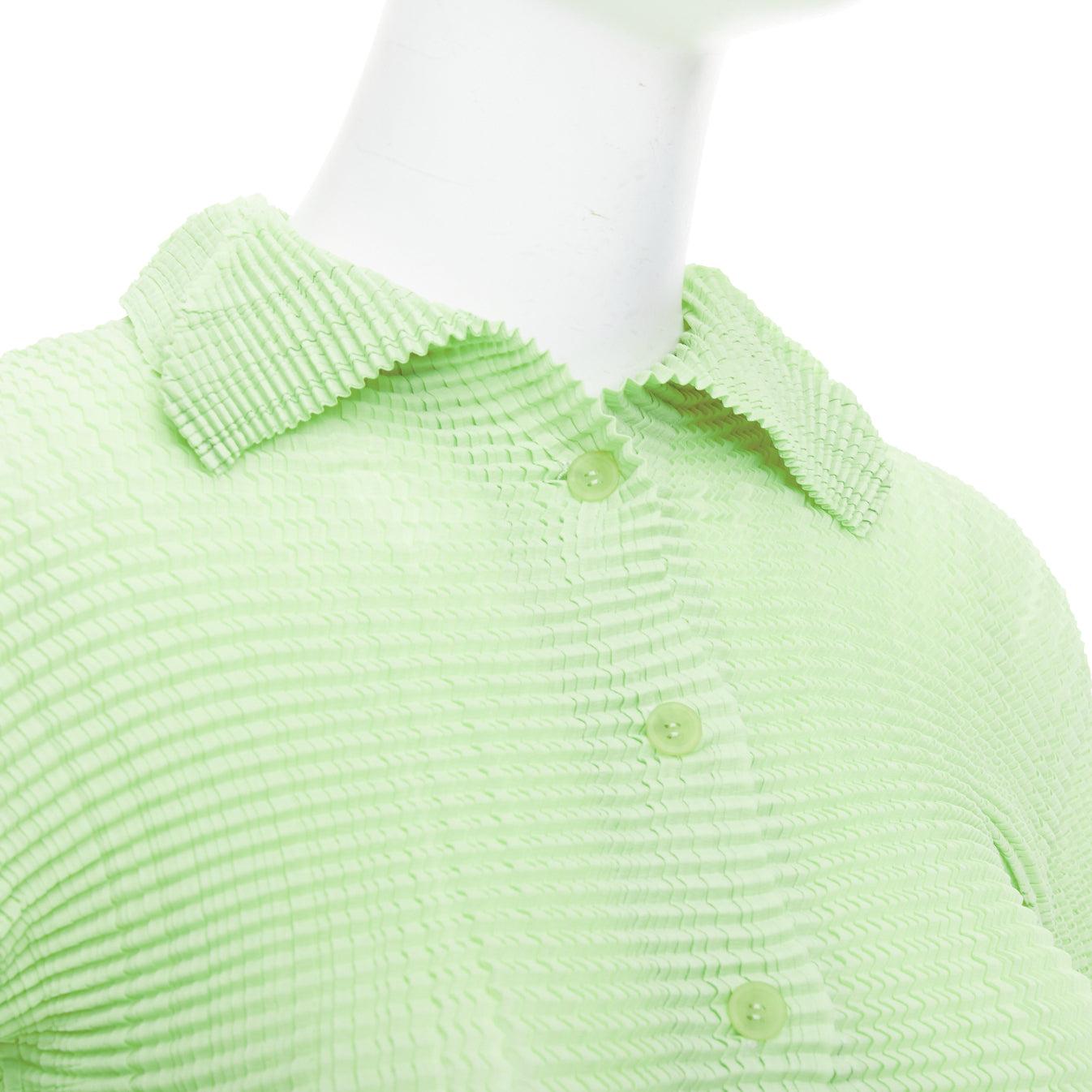 ISSEY MIYAKE lime green crinkle pleated button down top cardigan M
Reference: SNKO/A00473
Brand: Issey Miyake
Material: Polyester
Color: Green
Pattern: Solid
Closure: Button
Made in: Japan

CONDITION:
Condition: Excellent, this item was pre-owned
