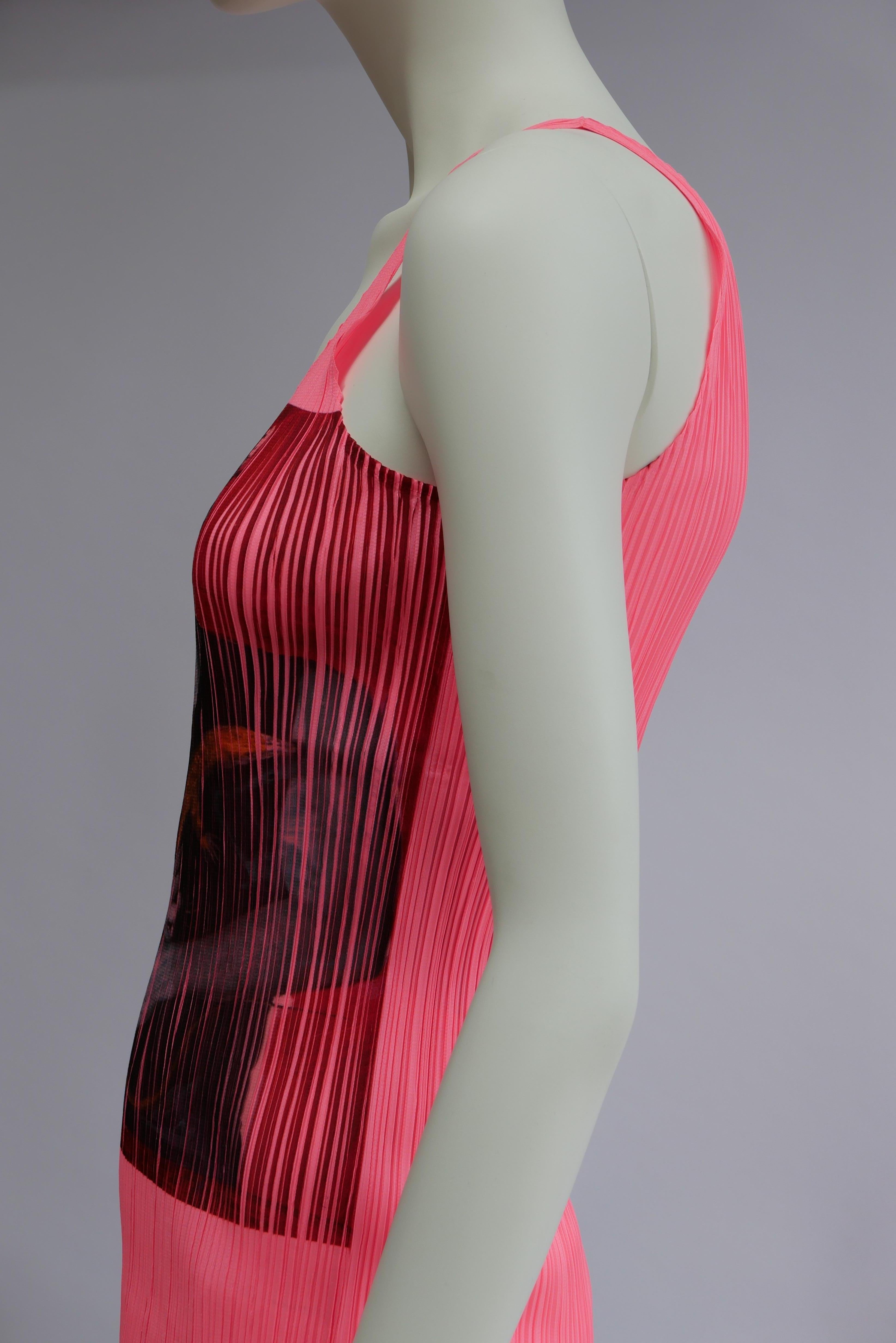 ISSEY MIYAKE Edición limitada 1997 Artista invitado Nobuyoshi Araki Serie n.º 2 Rojo en venta
