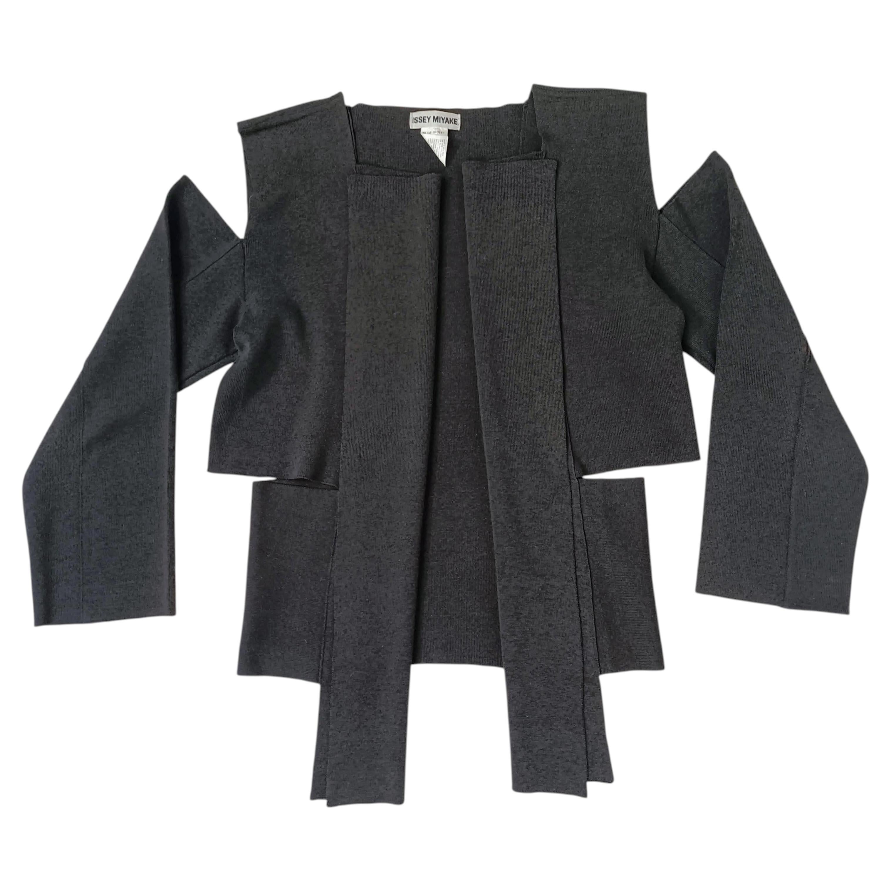 Issey Miyake: Grauer, dekonstruierter Pullover im Vintage-Stil aus den 1990er Jahren