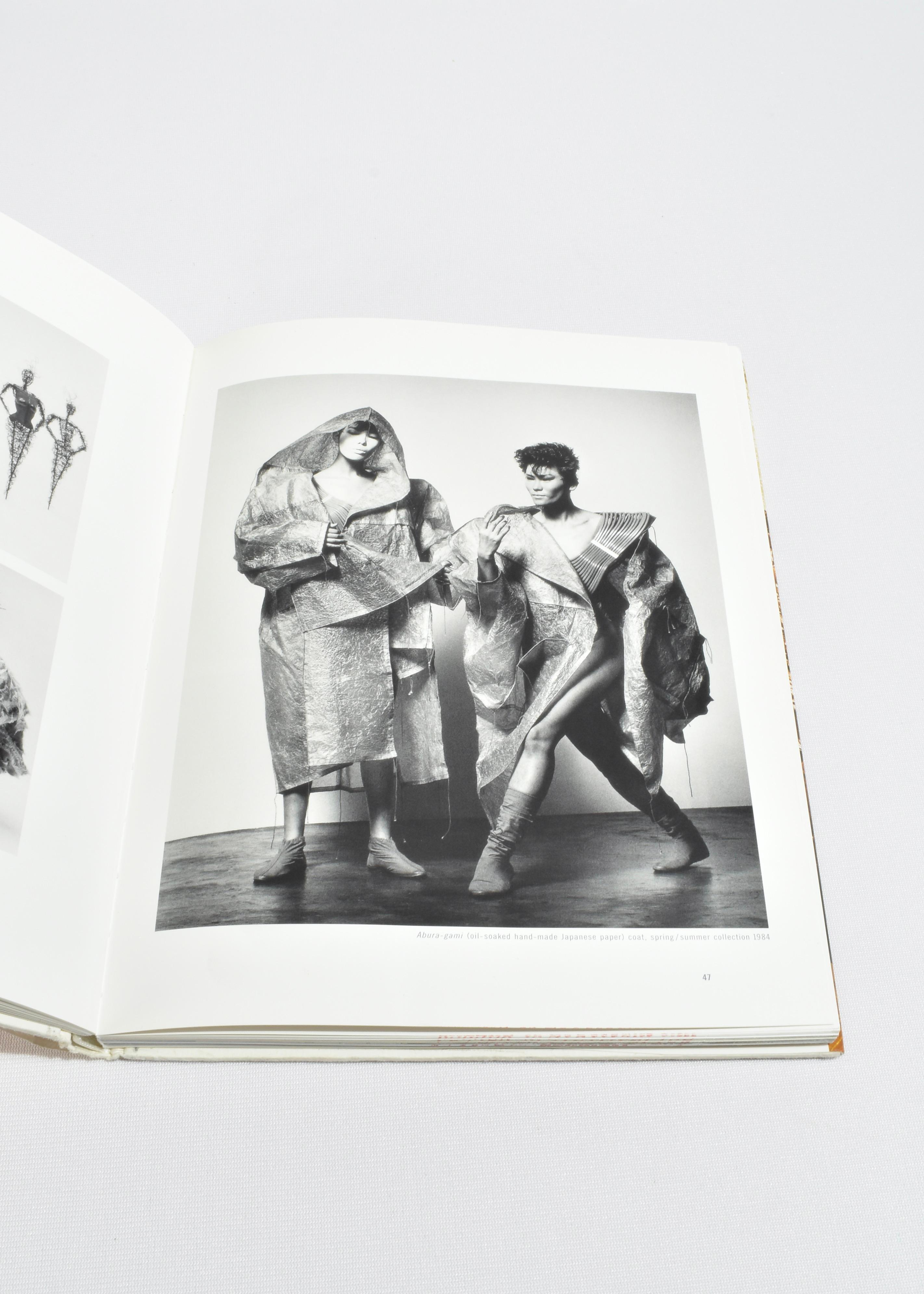 Issey Miyake : Faire des choses en vente 1