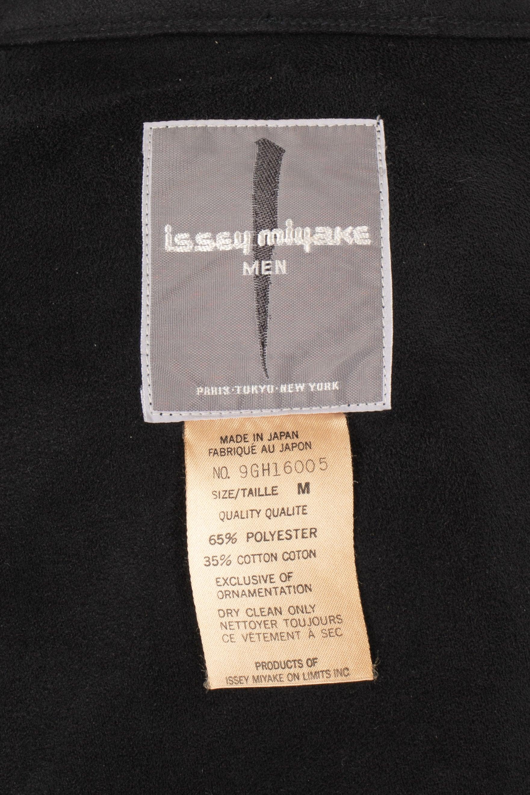 Issey Miyake Uomo Cappotto lungo asimmetrico in vendita 9