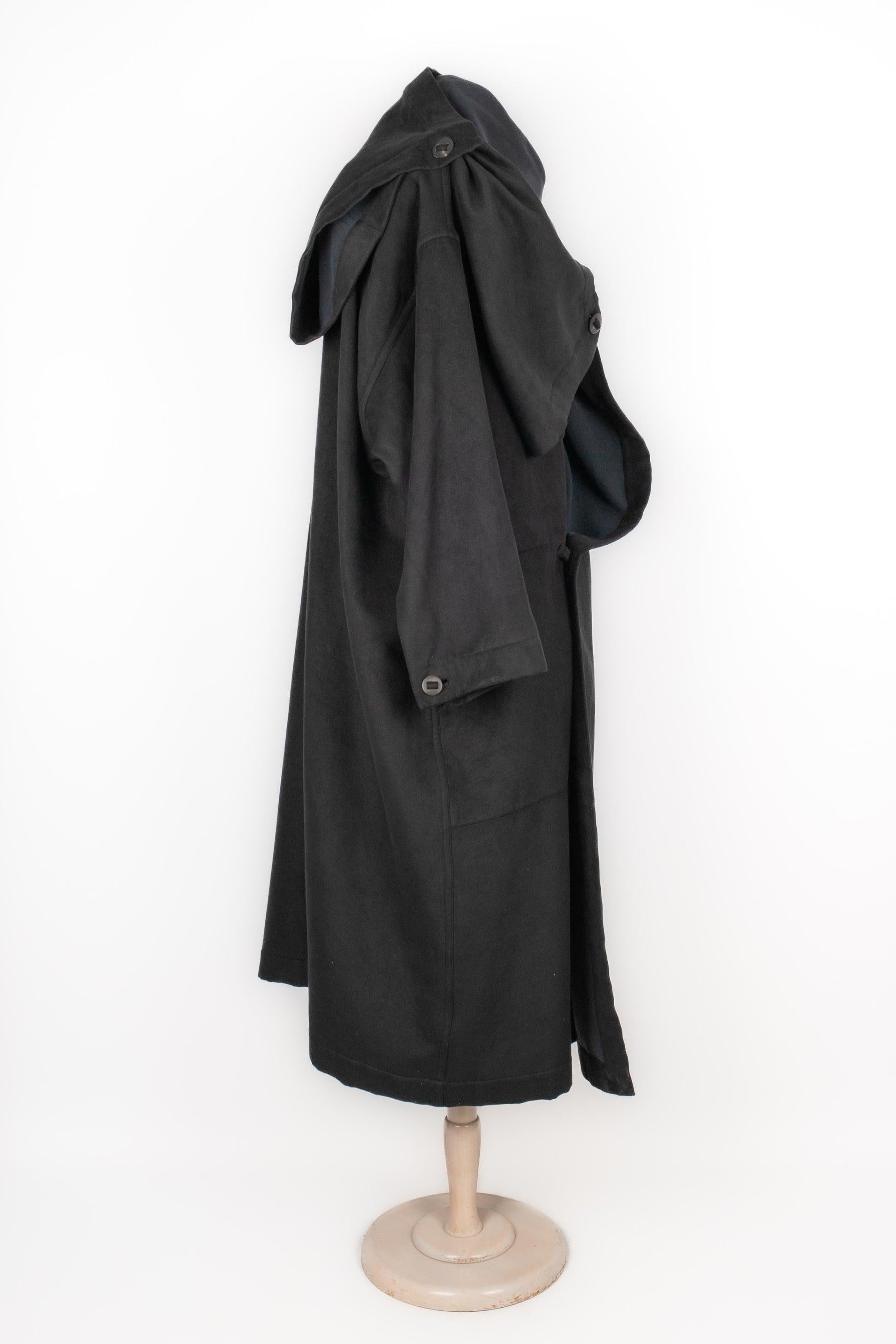 Issey Miyake Uomo Cappotto lungo asimmetrico In condizioni ottime in vendita a SAINT-OUEN-SUR-SEINE, FR