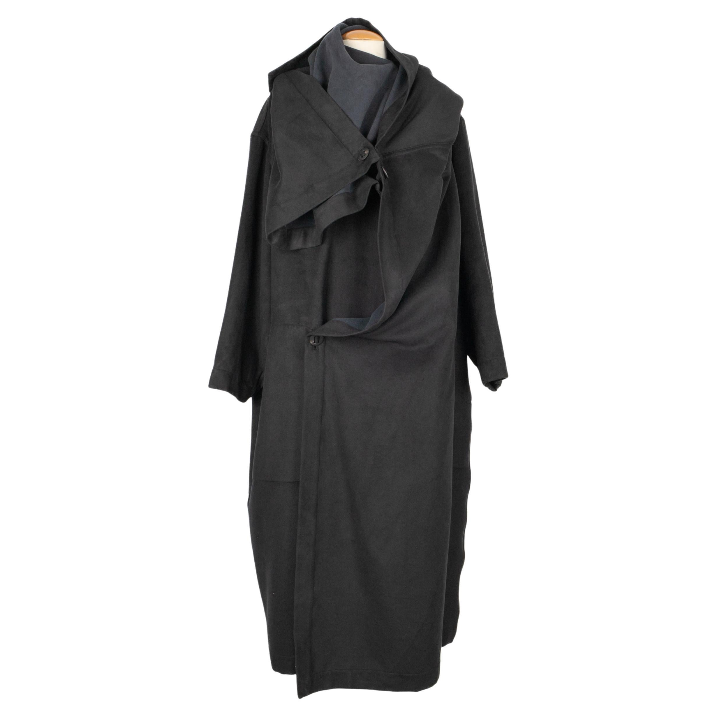 Issey Miyake Uomo Cappotto lungo asimmetrico
