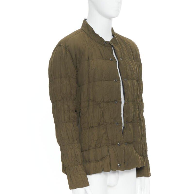 ISSEY MIYAKE MEN Veste zippée réversible vert noir plissée et matelassée L
Référence : TGAS/B01072
Marque : Issey Miyake
Matériau : Polyester
Couleur : vert, noir
Motif : Solide
Fermeture : boutons-pression
Détails supplémentaires : Tissu plissé