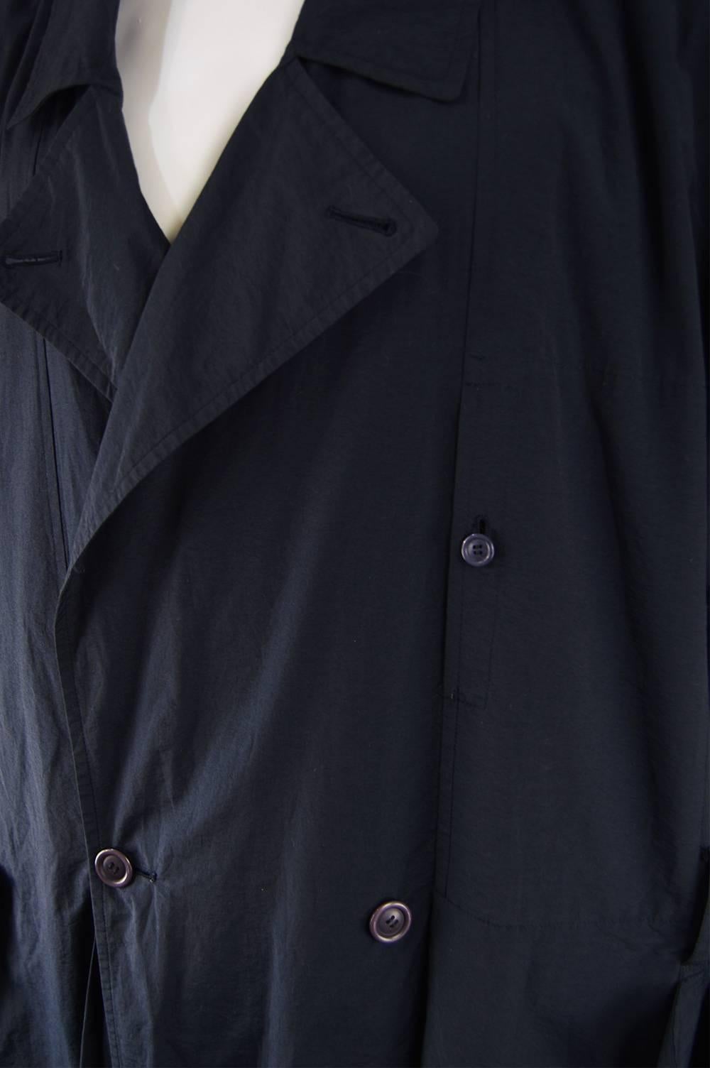 Issey Miyake Men Vintage Dark Navy Blue Maxi Trench Wind Coat,  1980s  In Good Condition For Sale In Doncaster, South Yorkshire