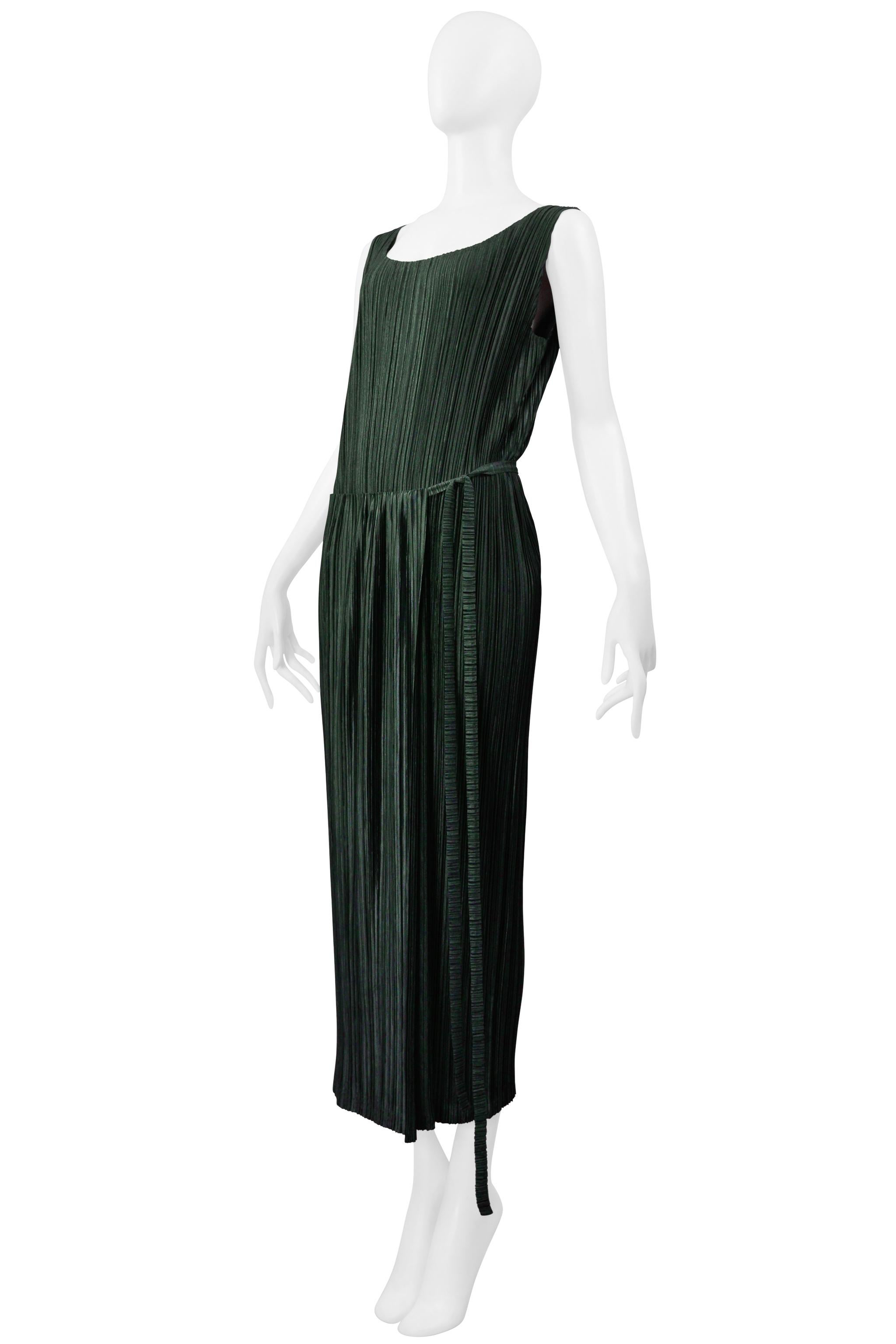 Noir Issey Miyake Robe plissée avec jupe enveloppante vert mousse Ss 1999 en vente