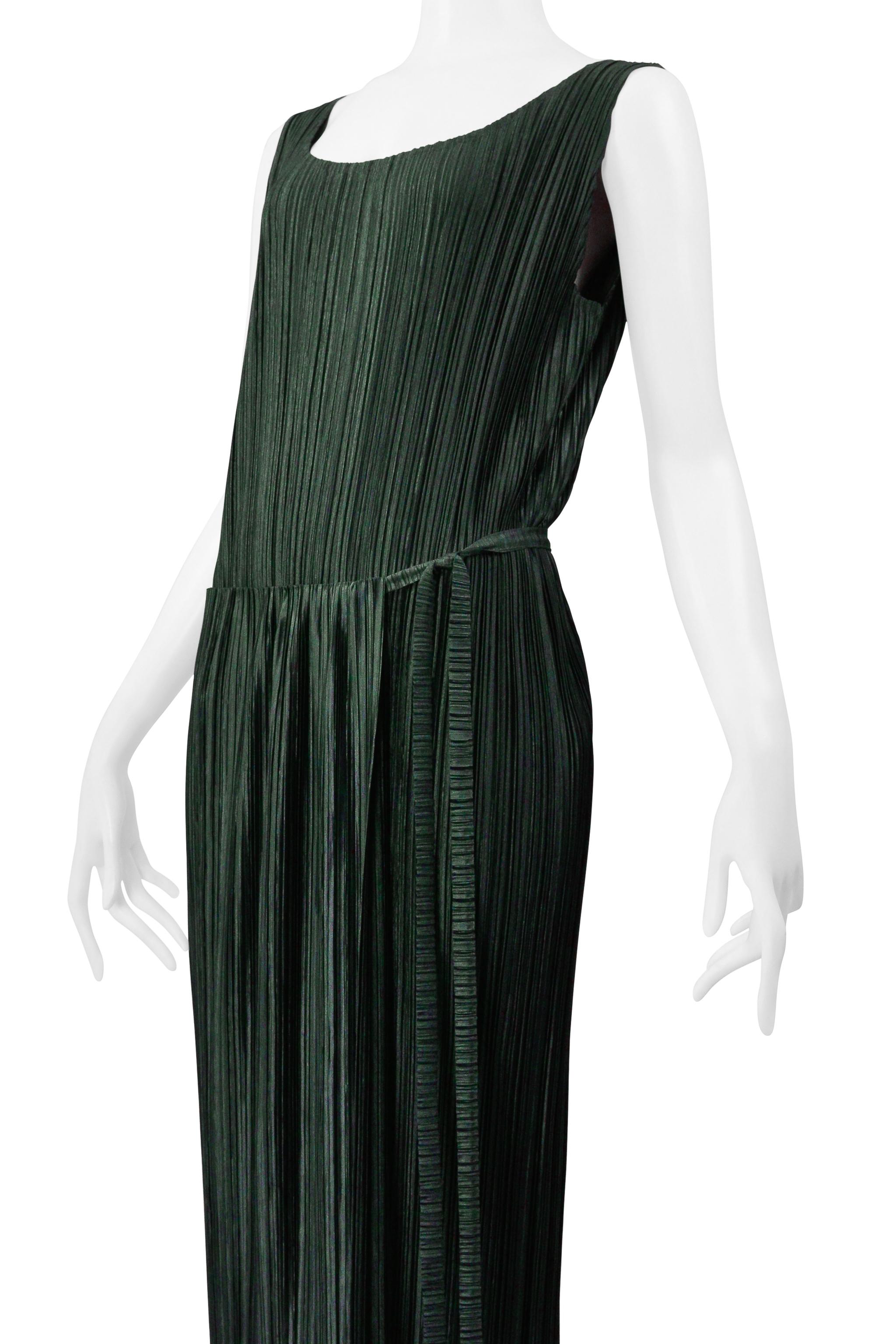 Issey Miyake Robe plissée avec jupe enveloppante vert mousse Ss 1999 en vente 1