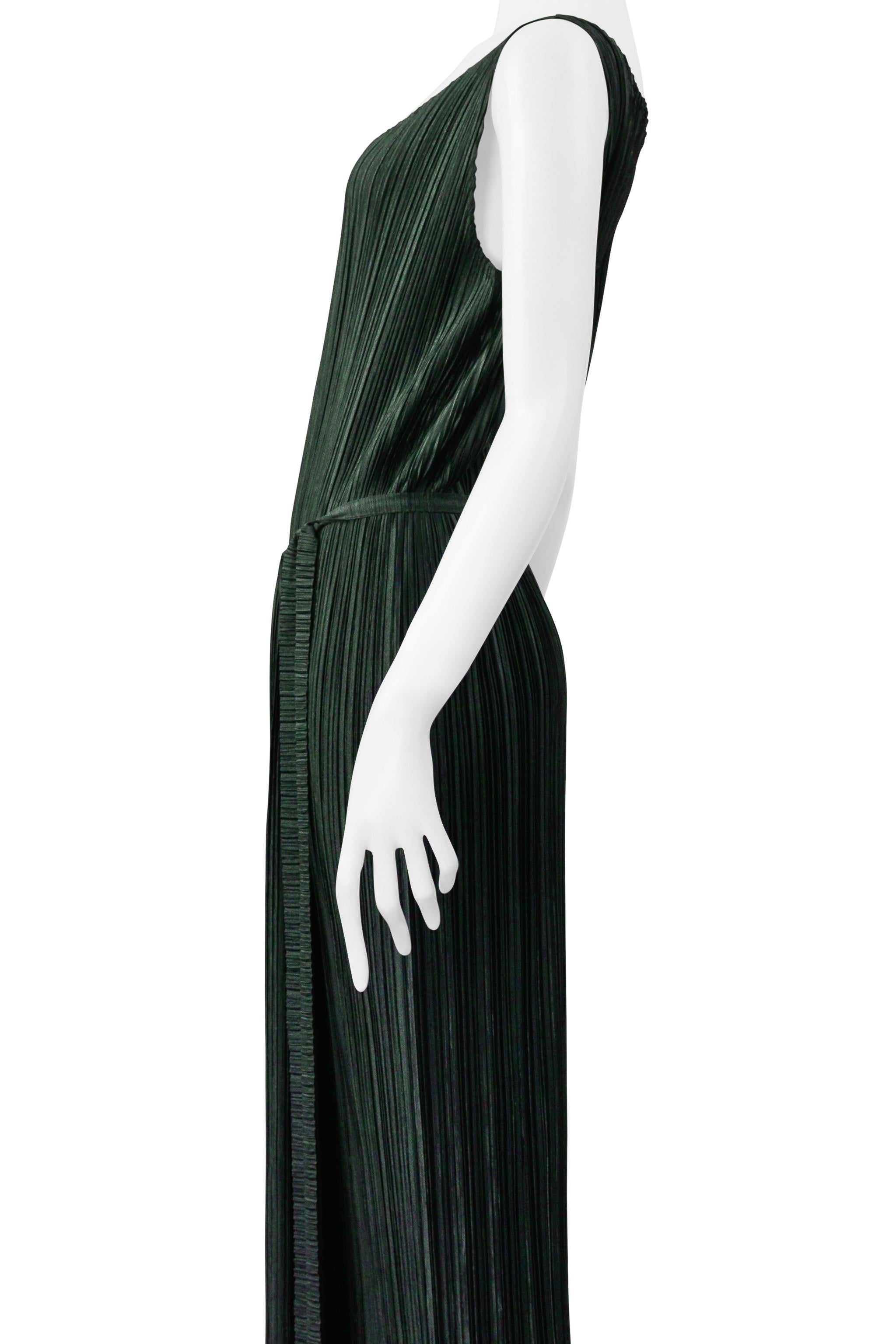 Issey Miyake Robe plissée avec jupe enveloppante vert mousse Ss 1999 en vente 2