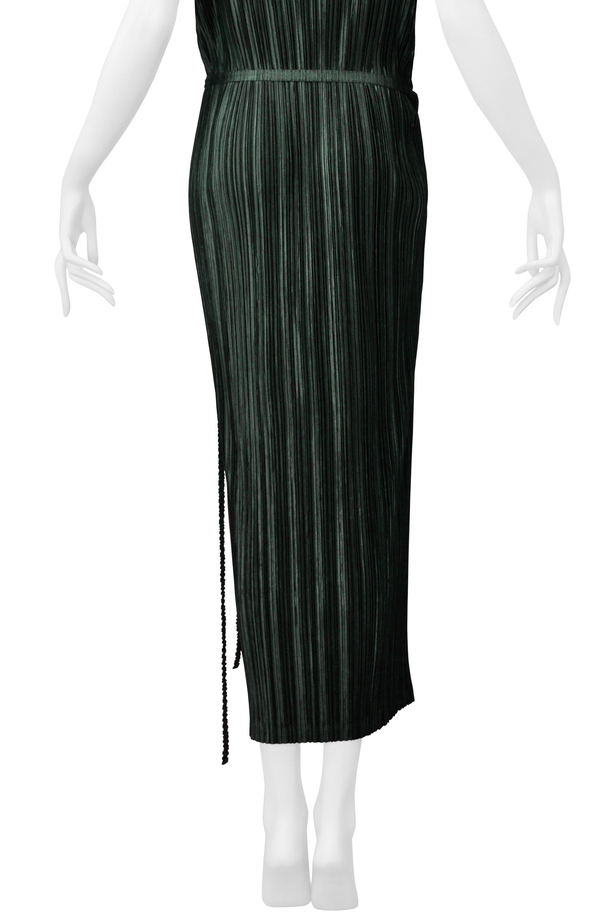 Issey Miyake Robe plissée avec jupe enveloppante vert mousse Ss 1999 en vente 3