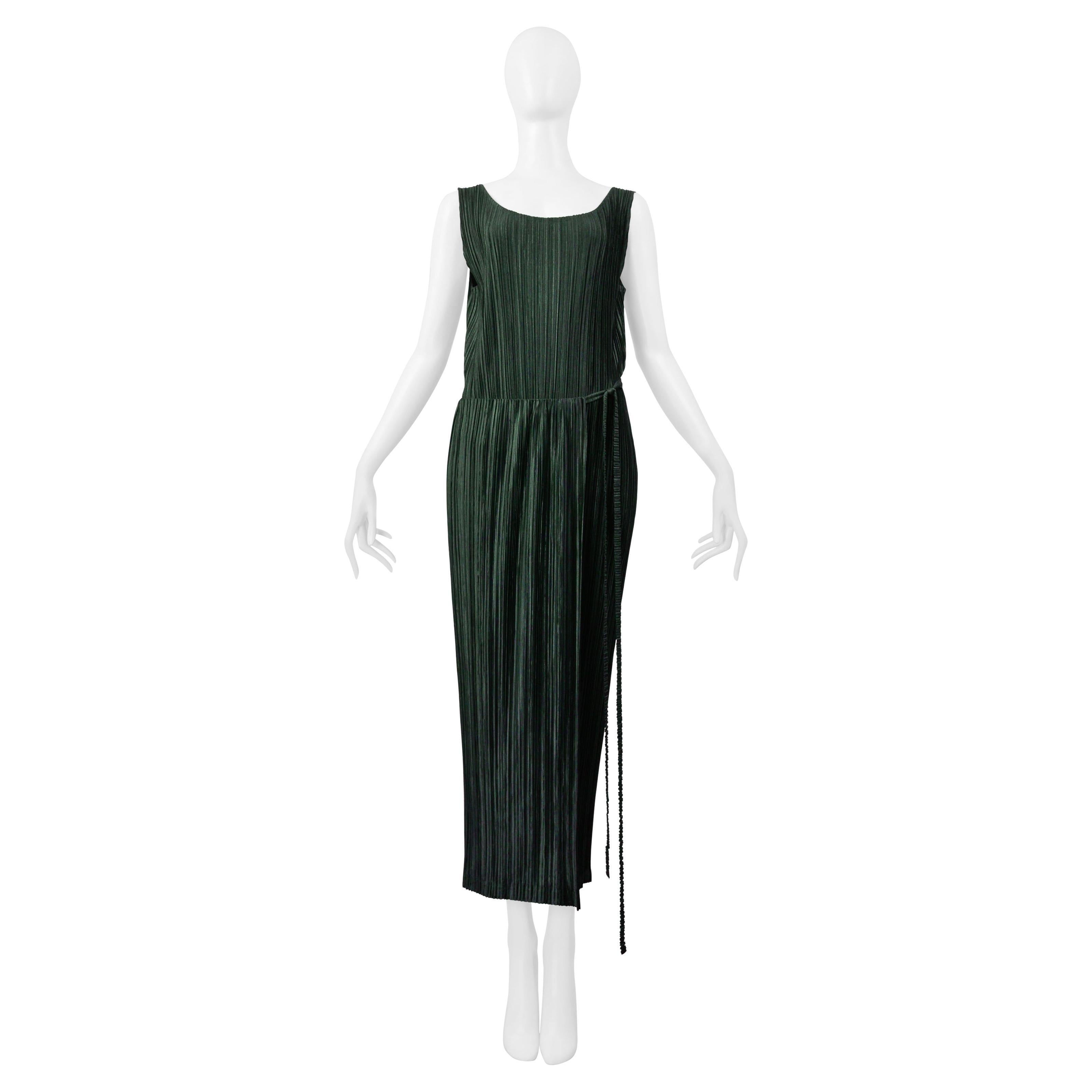 Issey Miyake Robe plissée avec jupe enveloppante vert mousse Ss 1999