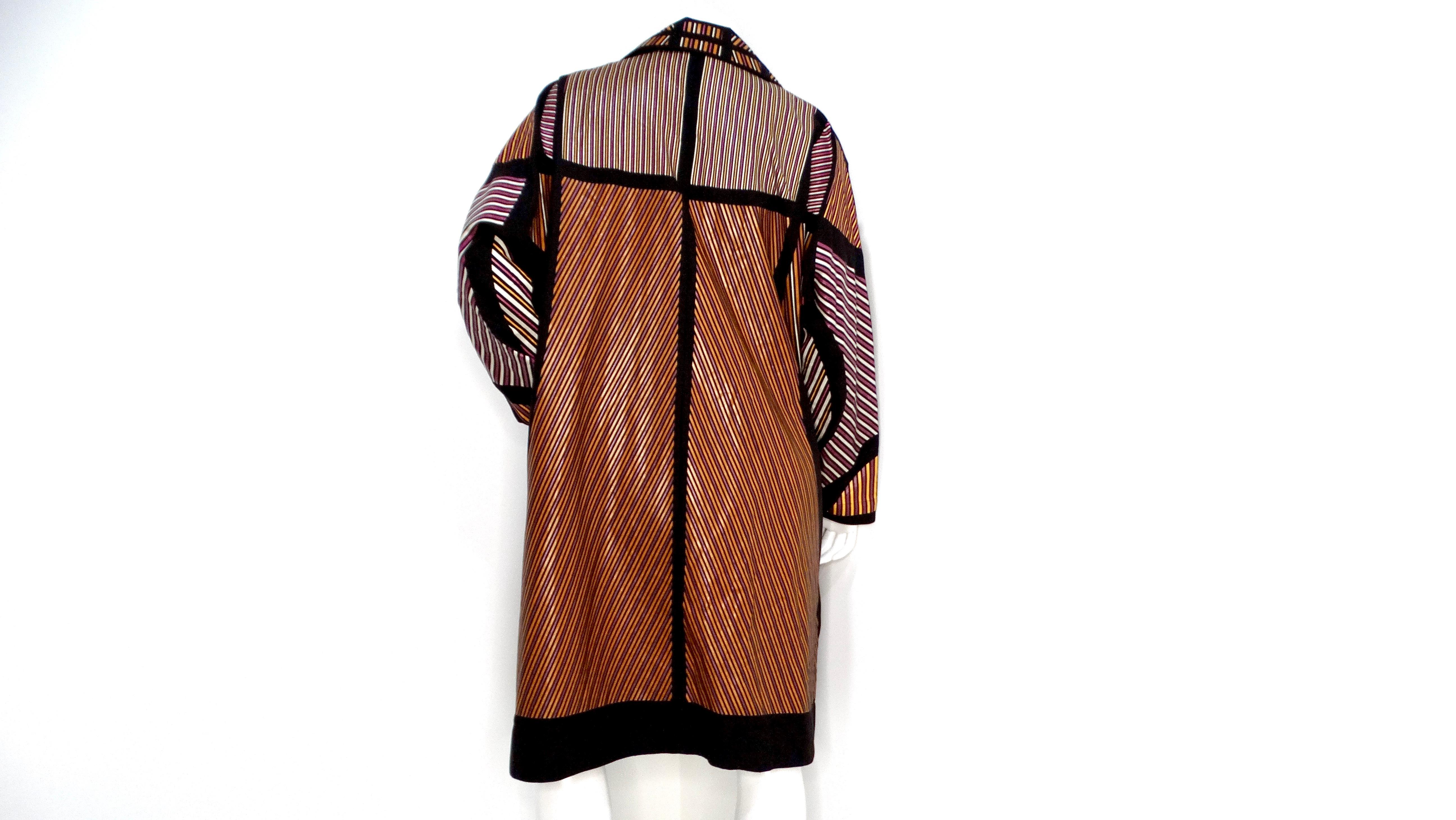Marrone Issey Miyake - Cappotto da auto a righe multicolore in vendita