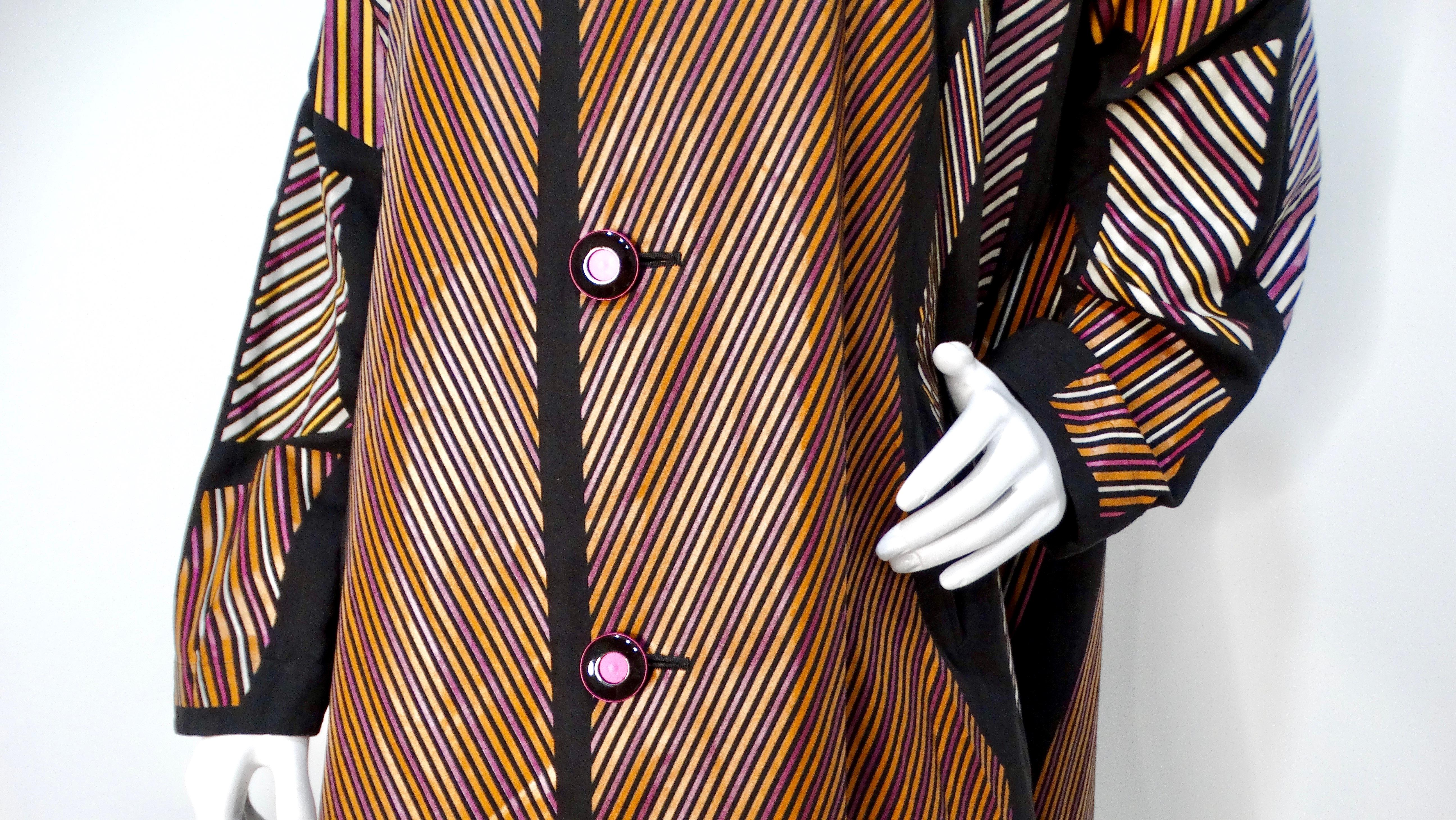 Donna Issey Miyake - Cappotto da auto a righe multicolore in vendita