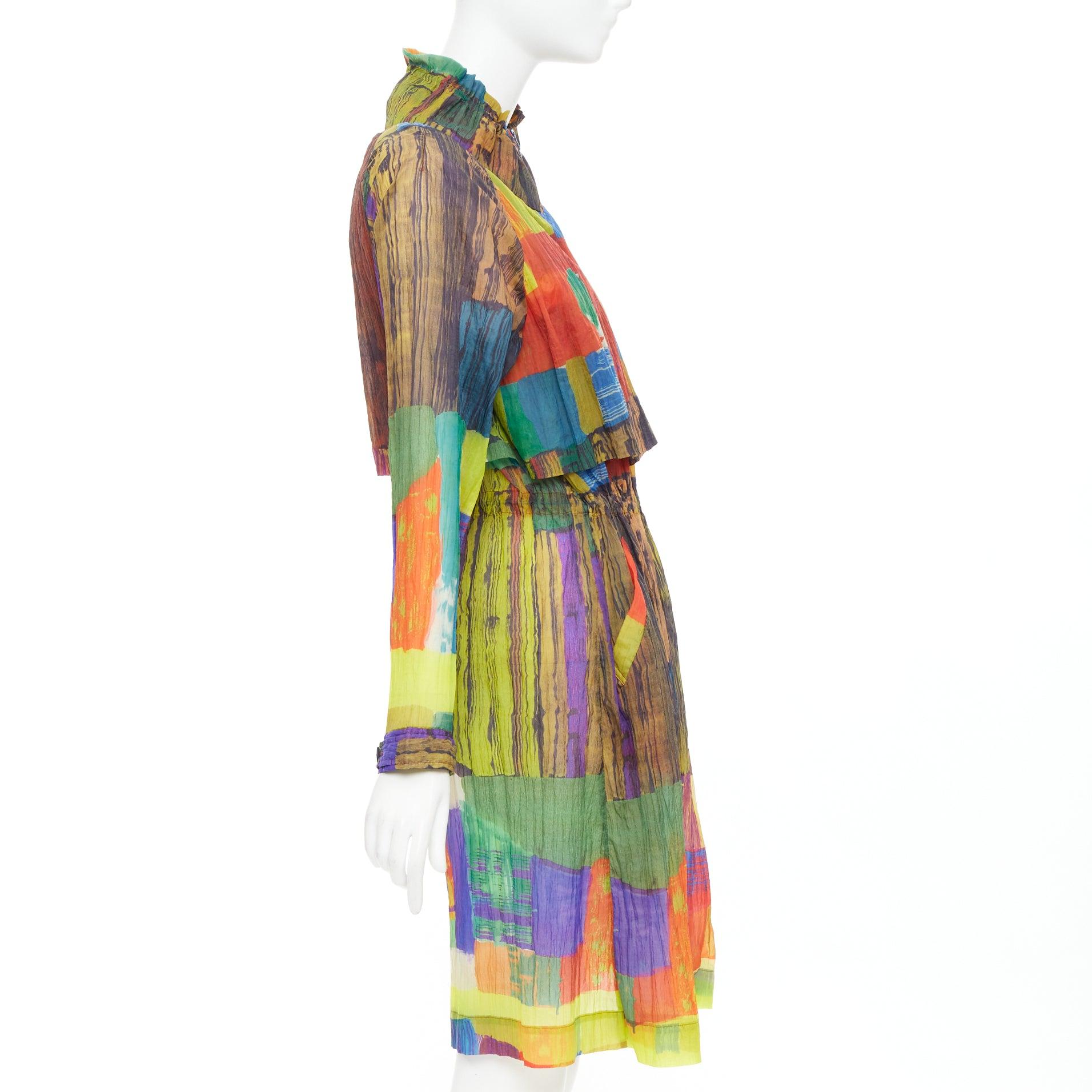 ISSEY MIYAKE mehrfarbiger Regenbogen geometrisch bedrucktes Plisseekleid JP2 M im Zustand „Hervorragend“ im Angebot in Hong Kong, NT