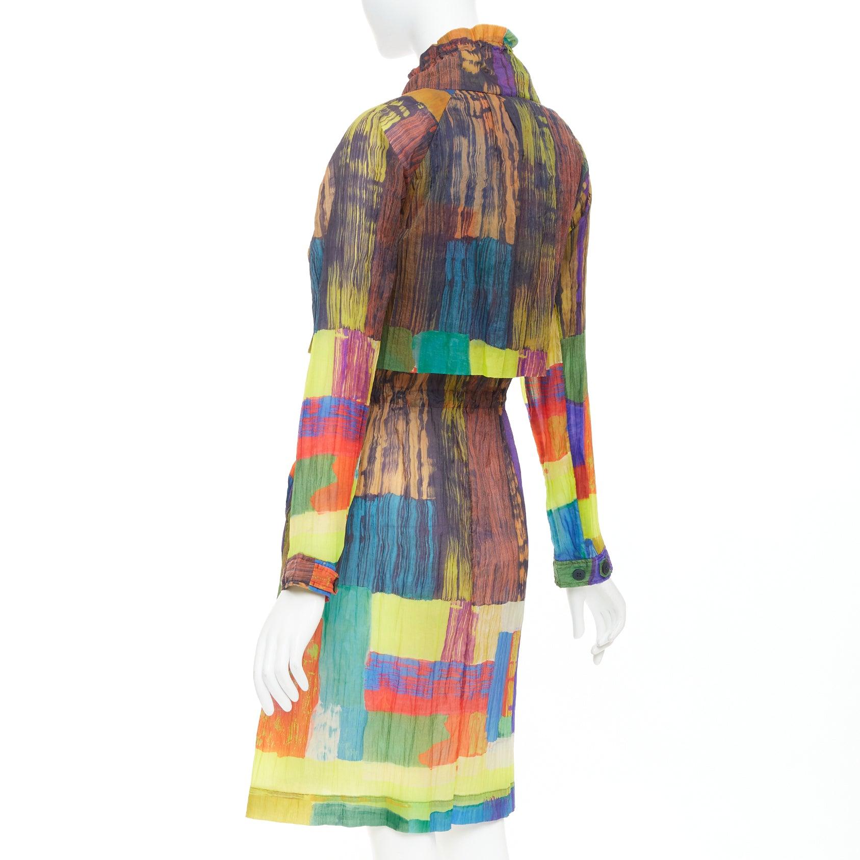ISSEY MIYAKE mehrfarbiger Regenbogen geometrisch bedrucktes Plisseekleid JP2 M im Angebot 1