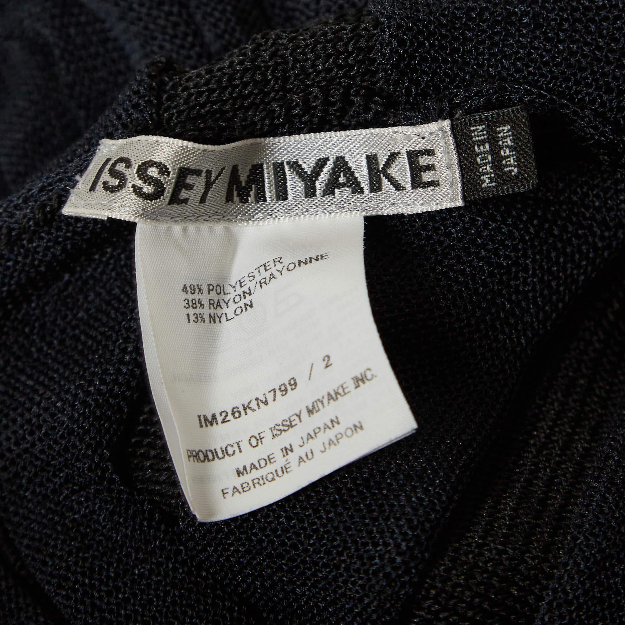 Issey Miyake - Top in maglia trasparente blu navy con motivo a scacchiera - S In condizioni ottime in vendita a Dubai, Al Qouz 2