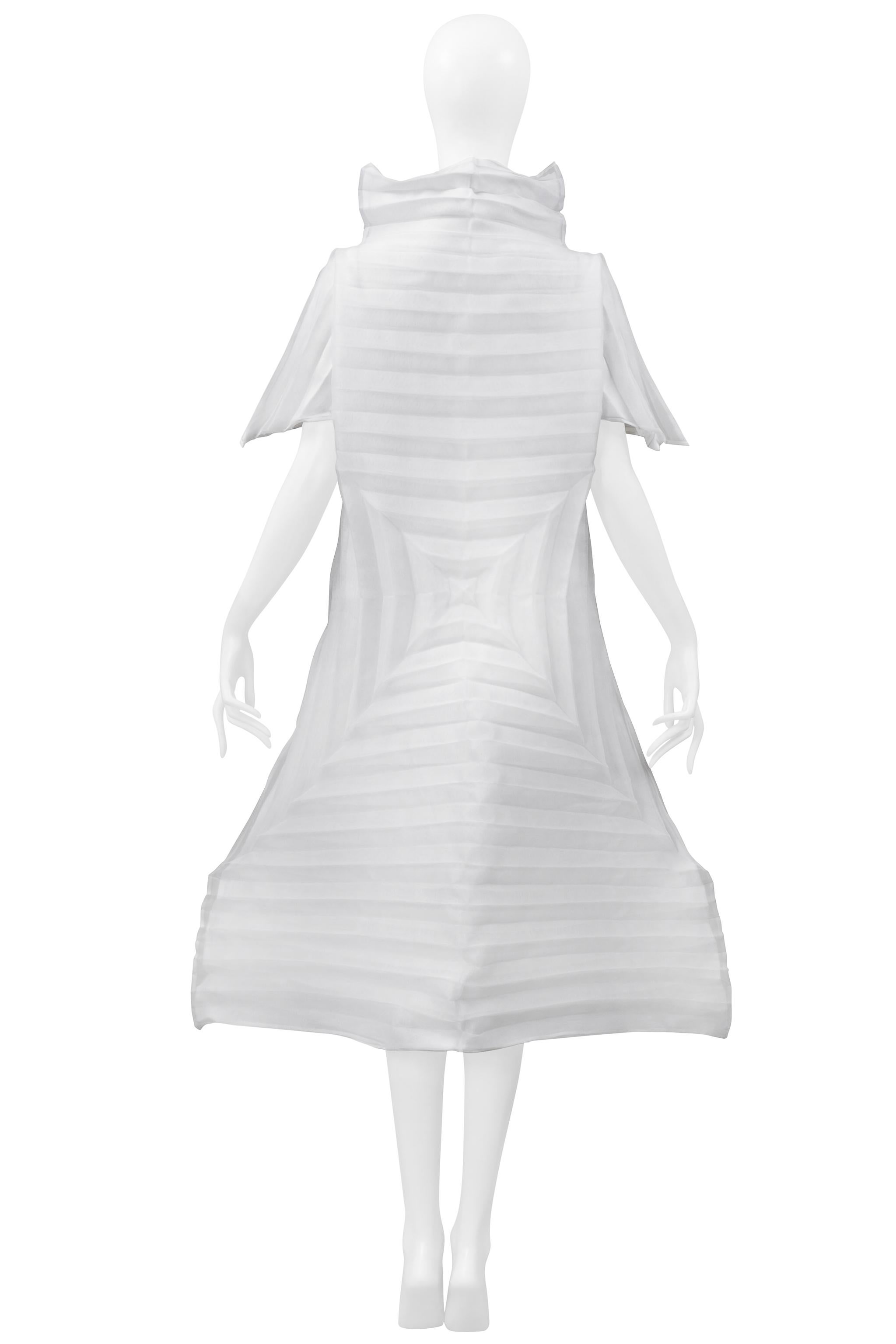 Issey Miyake Off White Pleated Concentric Square Organza Dress 2001 In condizioni ottime in vendita a Los Angeles, CA