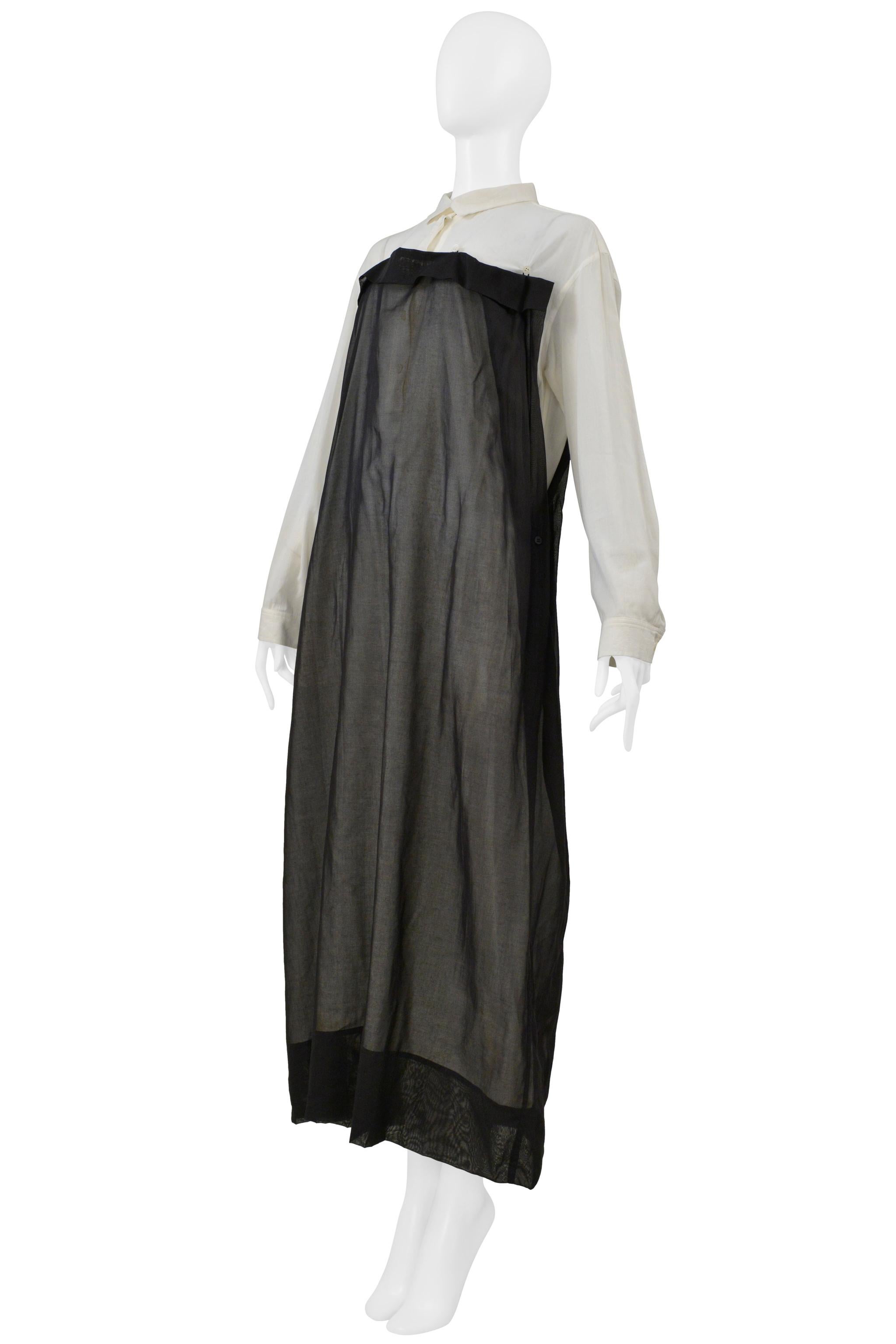 Issey Miyake Robe-chemise écrue avec superposition de boutons noirs 1998-1999 Pour femmes en vente
