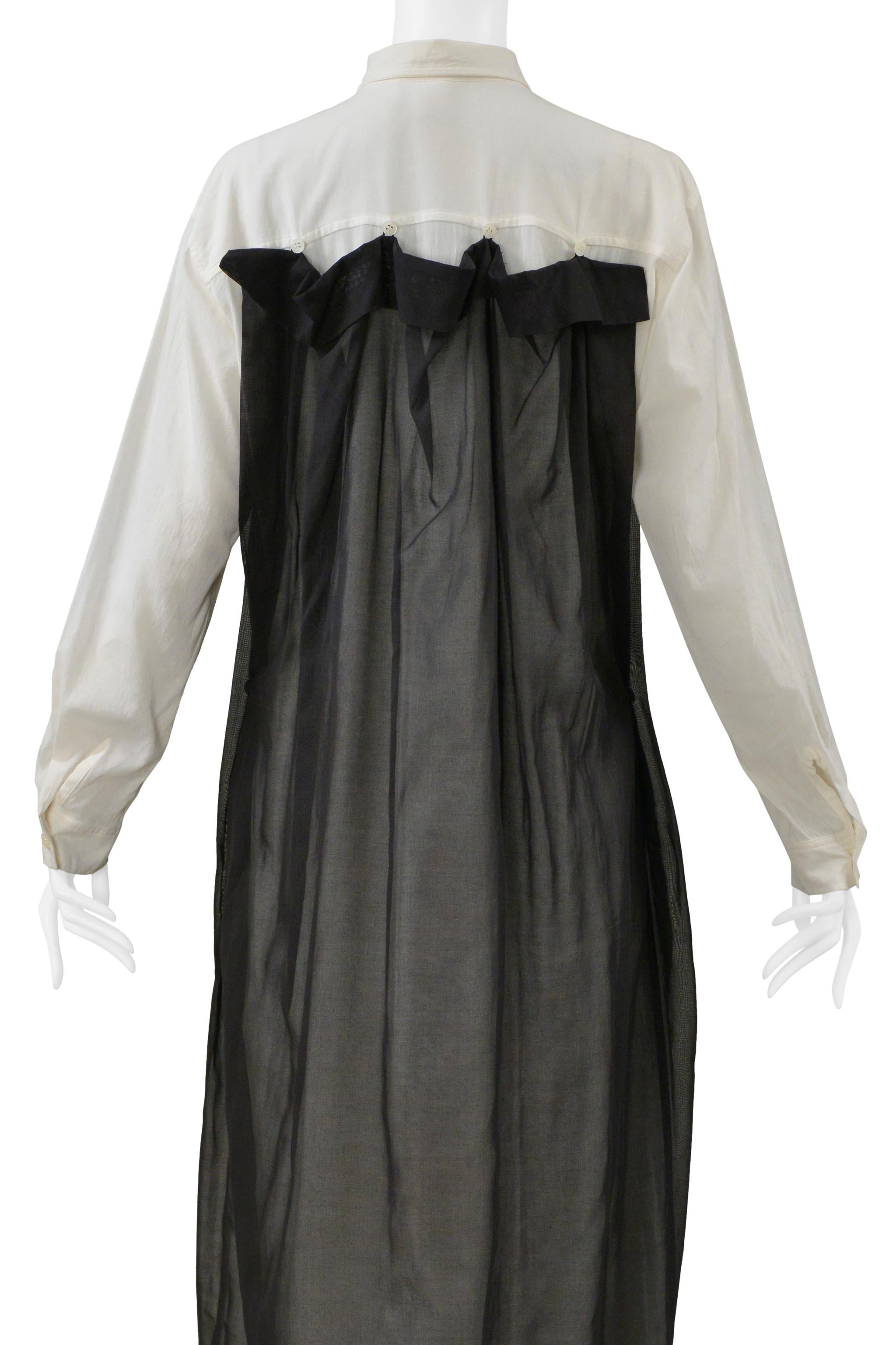 Issey Miyake Robe-chemise écrue avec superposition de boutons noirs 1998-1999 en vente 3
