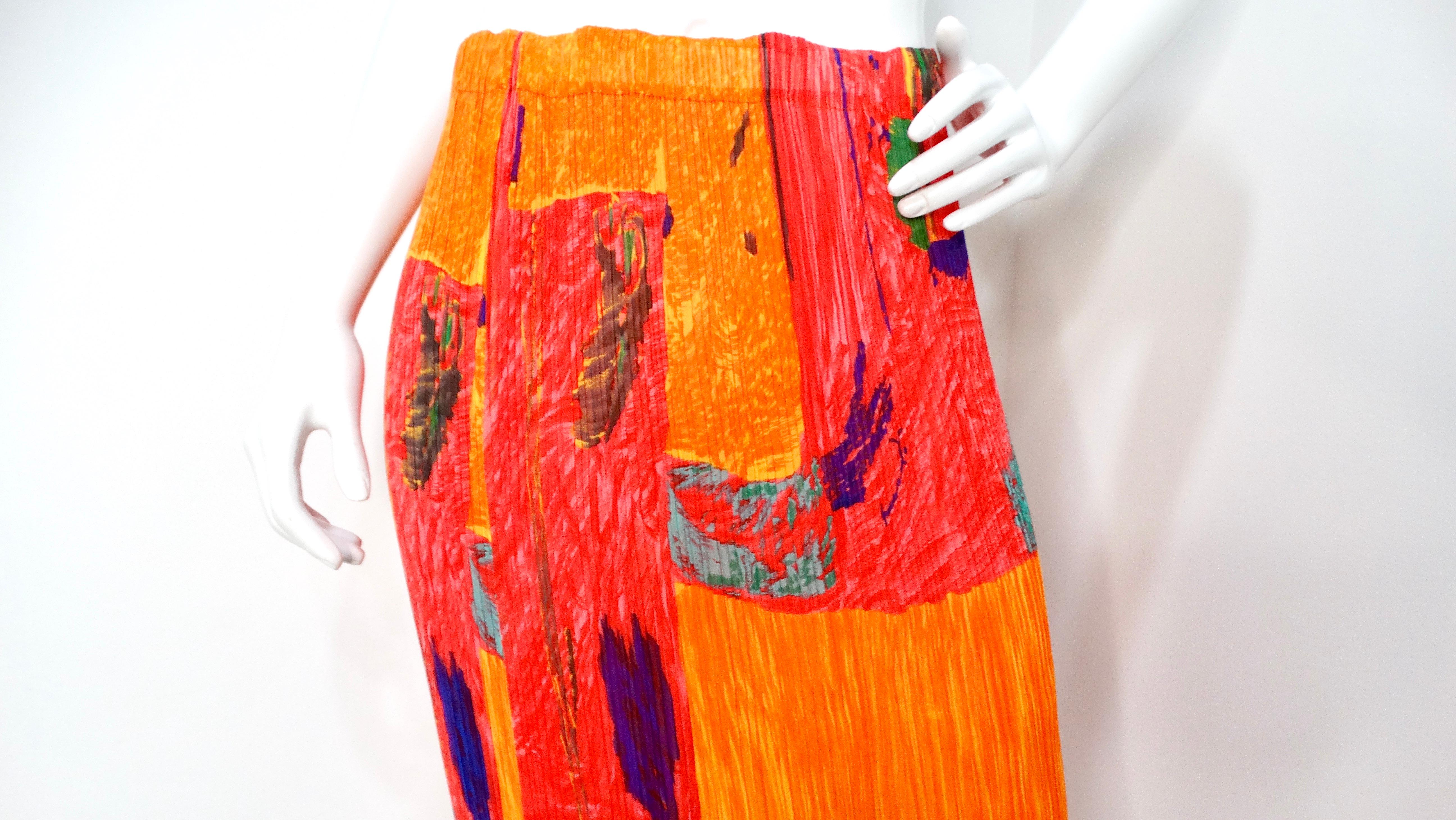 La jupe longue plissée à imprimé abstrait orange d'Artistics Miyake offre une explosion de couleurs et une touche artistique, ce qui en fait une pièce de choix pour toute garde-robe à la pointe de la mode. Fabriquée dans un tissu léger et dotée d'un
