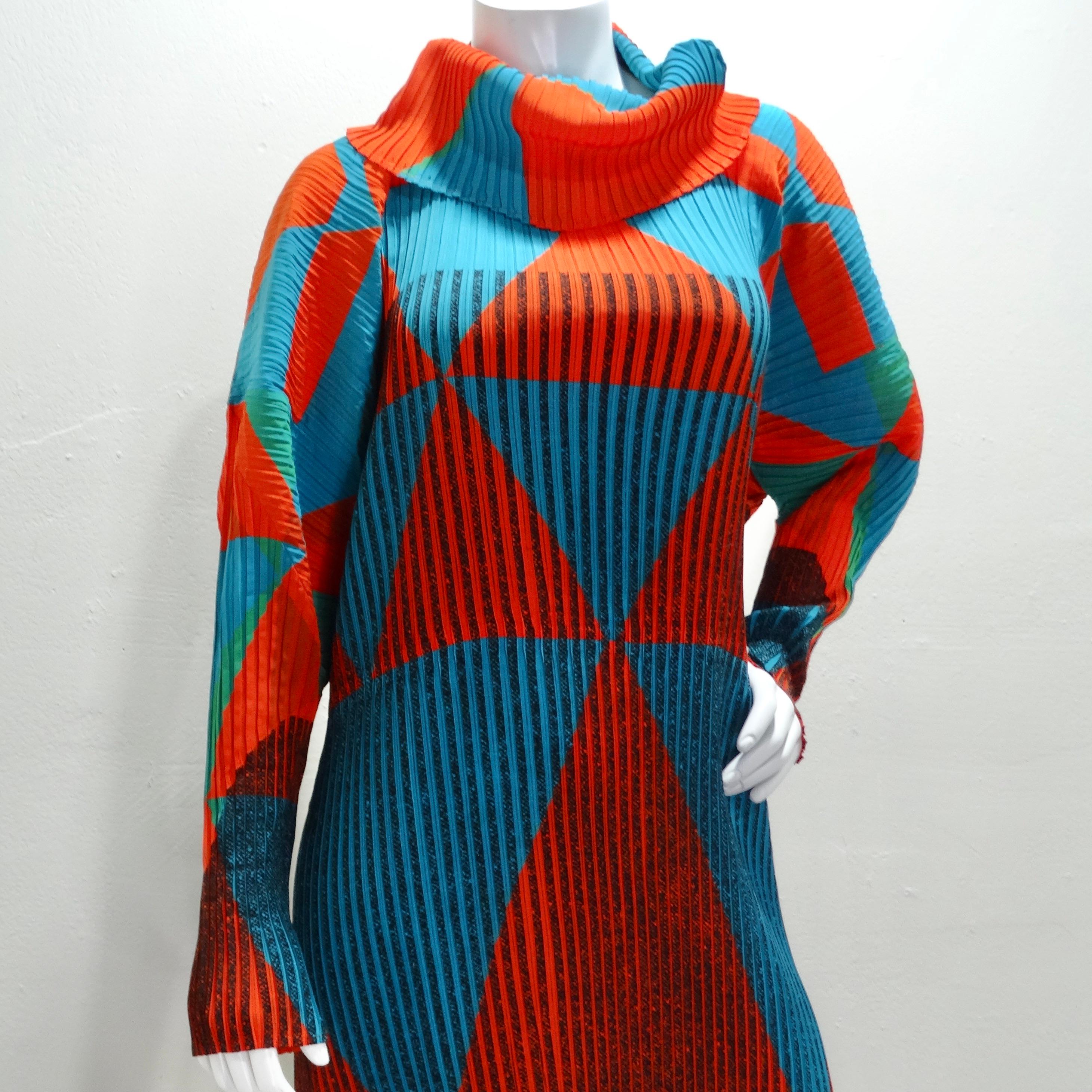 La robe à col roulé plissée des années 1990 Issey Miyake Orange Bleu est une pièce étonnante et rare qui capture l'essence de l'approche innovante d'Issey Miyake en matière de plis et de textiles. Cette robe mi-longue est dotée de manches longues et