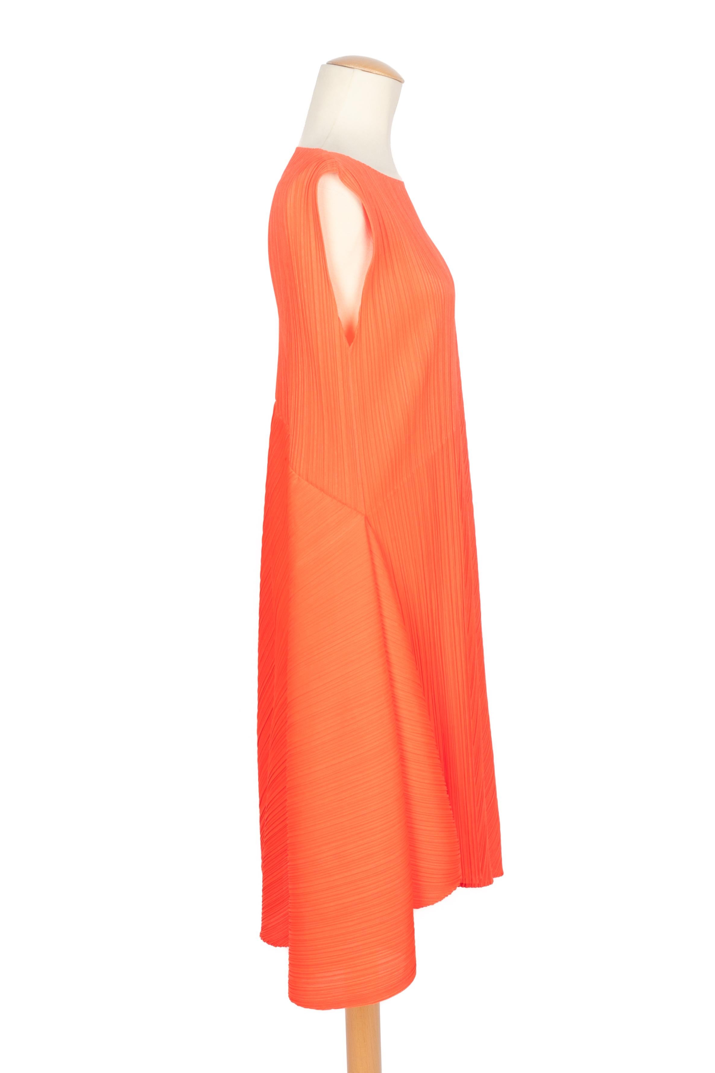 Rouge Issey Miyake robe orange Pleats Please en vente