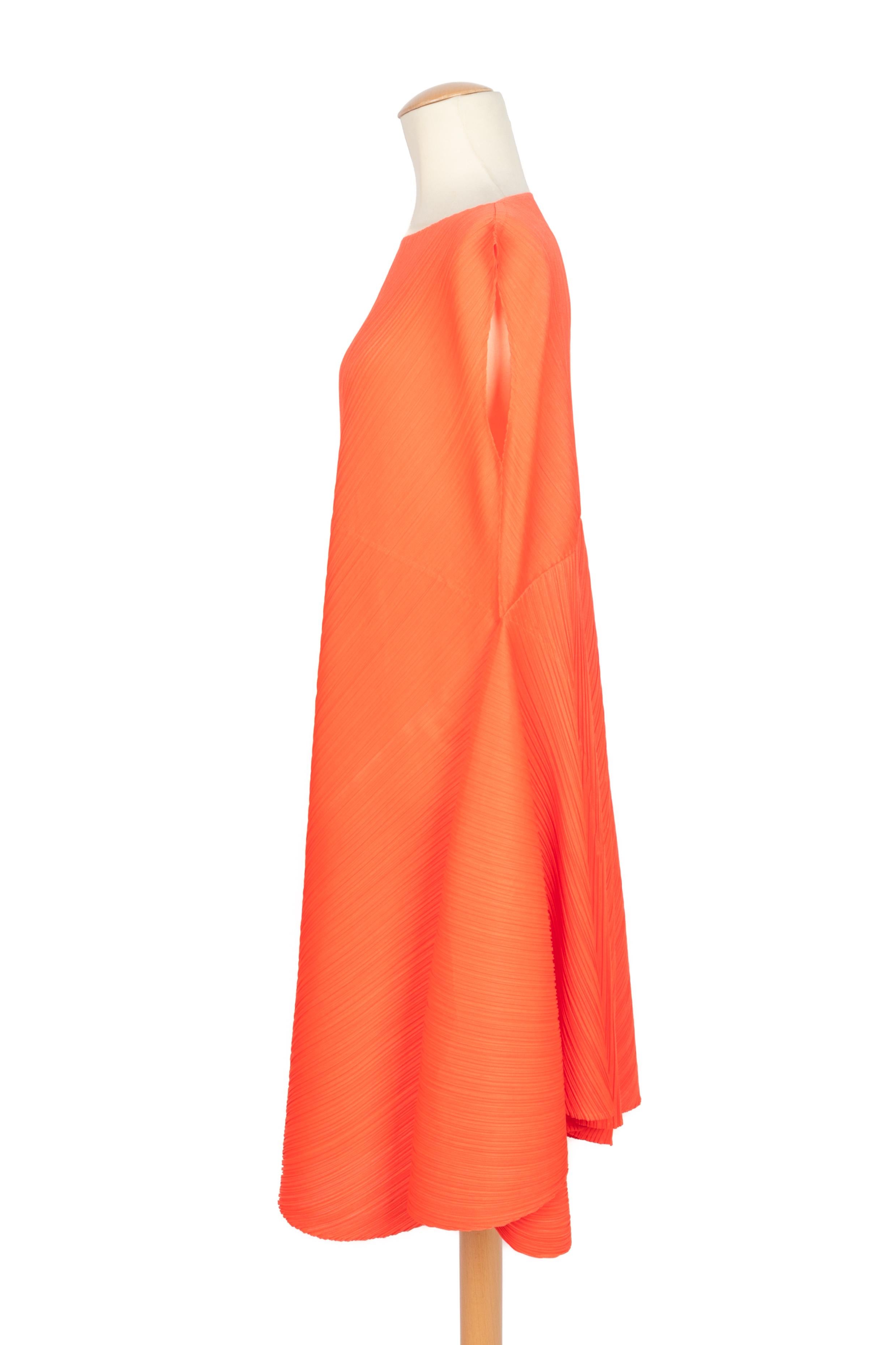 Issey Miyake robe orange Pleats Please Pour femmes en vente
