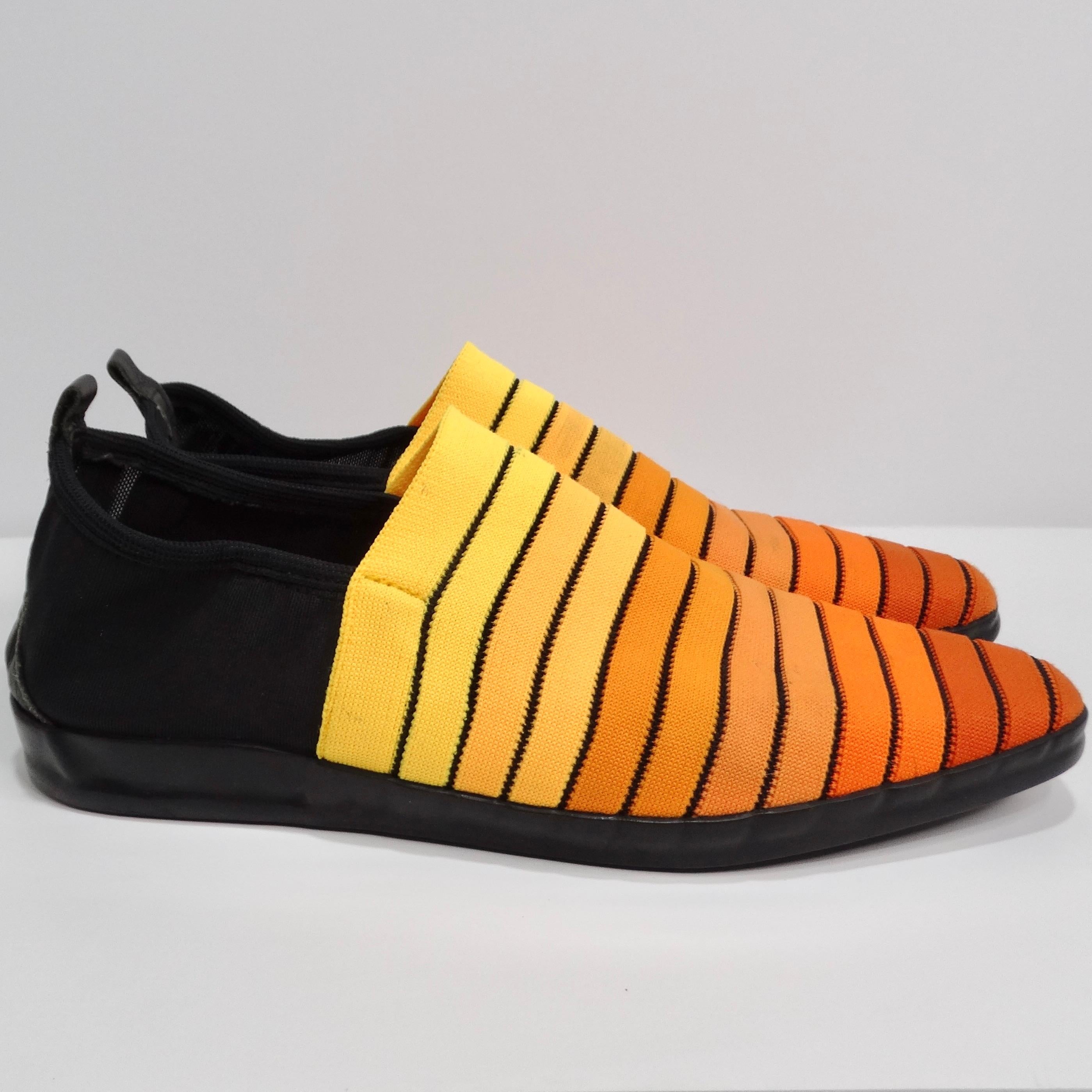 Issey Miyake - Chaussures orange dégradées Bon état - En vente à Scottsdale, AZ